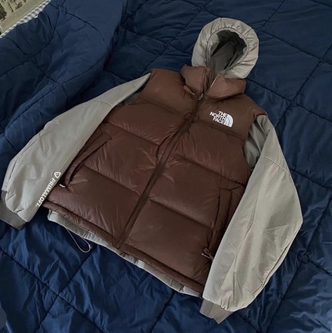 The North Face 1996 Retro Nuptse Vest Dark Oak 착용 스타일