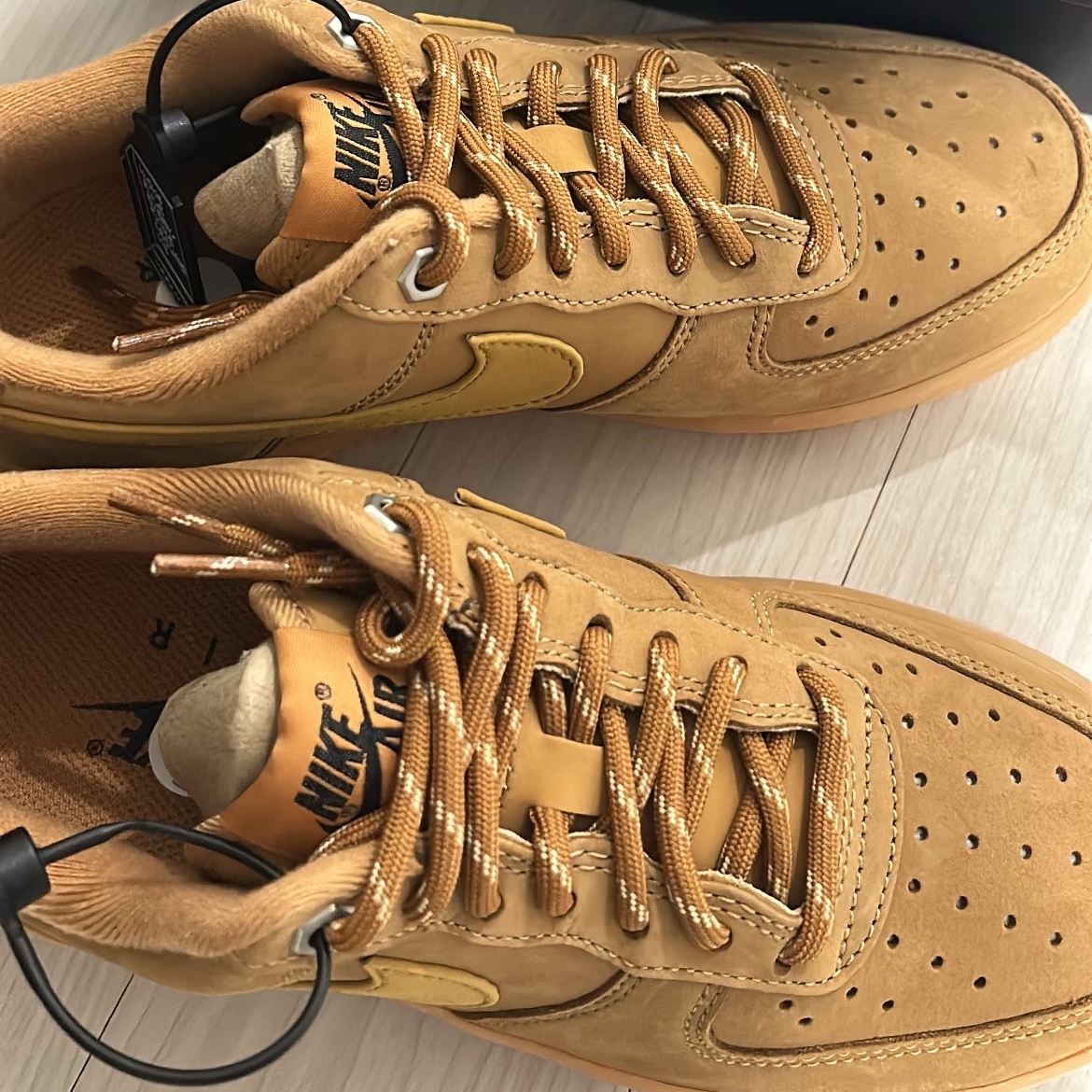 Nike Air Force 1 '07 WB Flax 착용 스타일