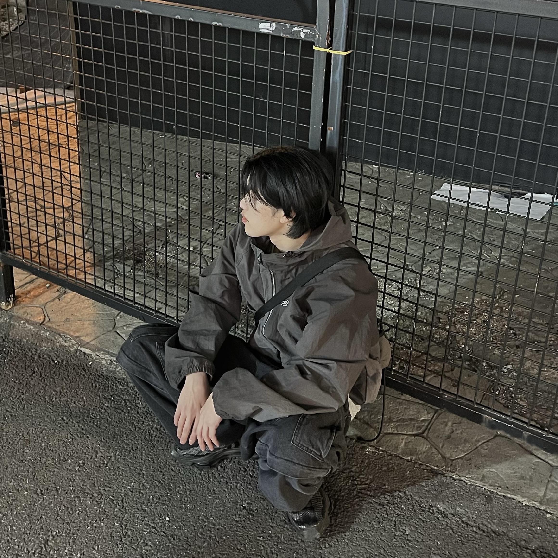 Stussy Wave Dye Beach Shell Jacket Black, Nike x Matthew M Williams Zoom 004 Triple Black 착용 스타일 - 2