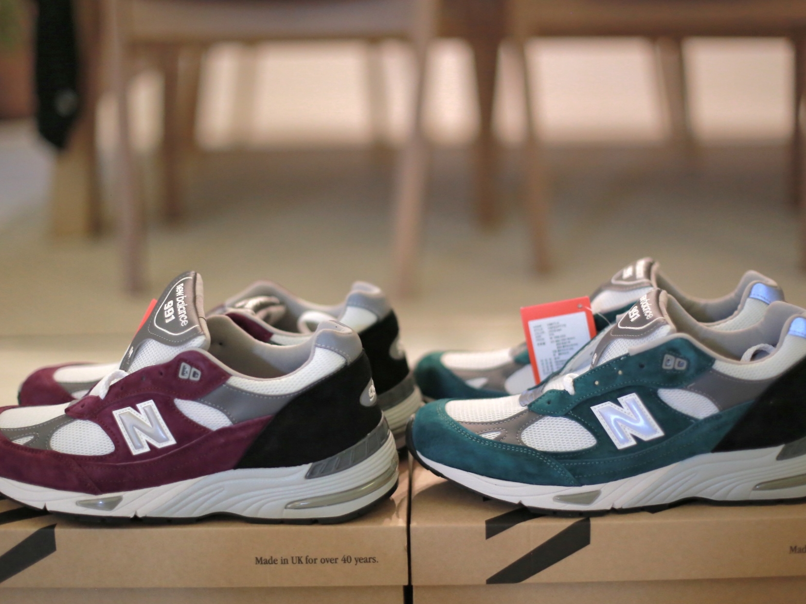 New Balance 991 Made in UK Bright Renaissance Grape Juice, New Balance 991 Made in UK Bright Renaissance Pacific 착용 스타일 - 1