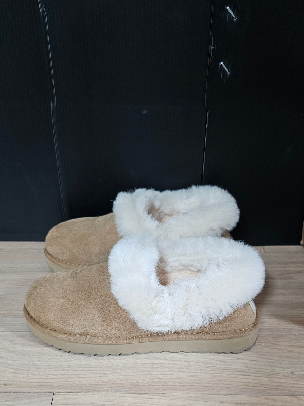 (W) UGG Nita Slipper Chestnut 착용 스타일 - 2