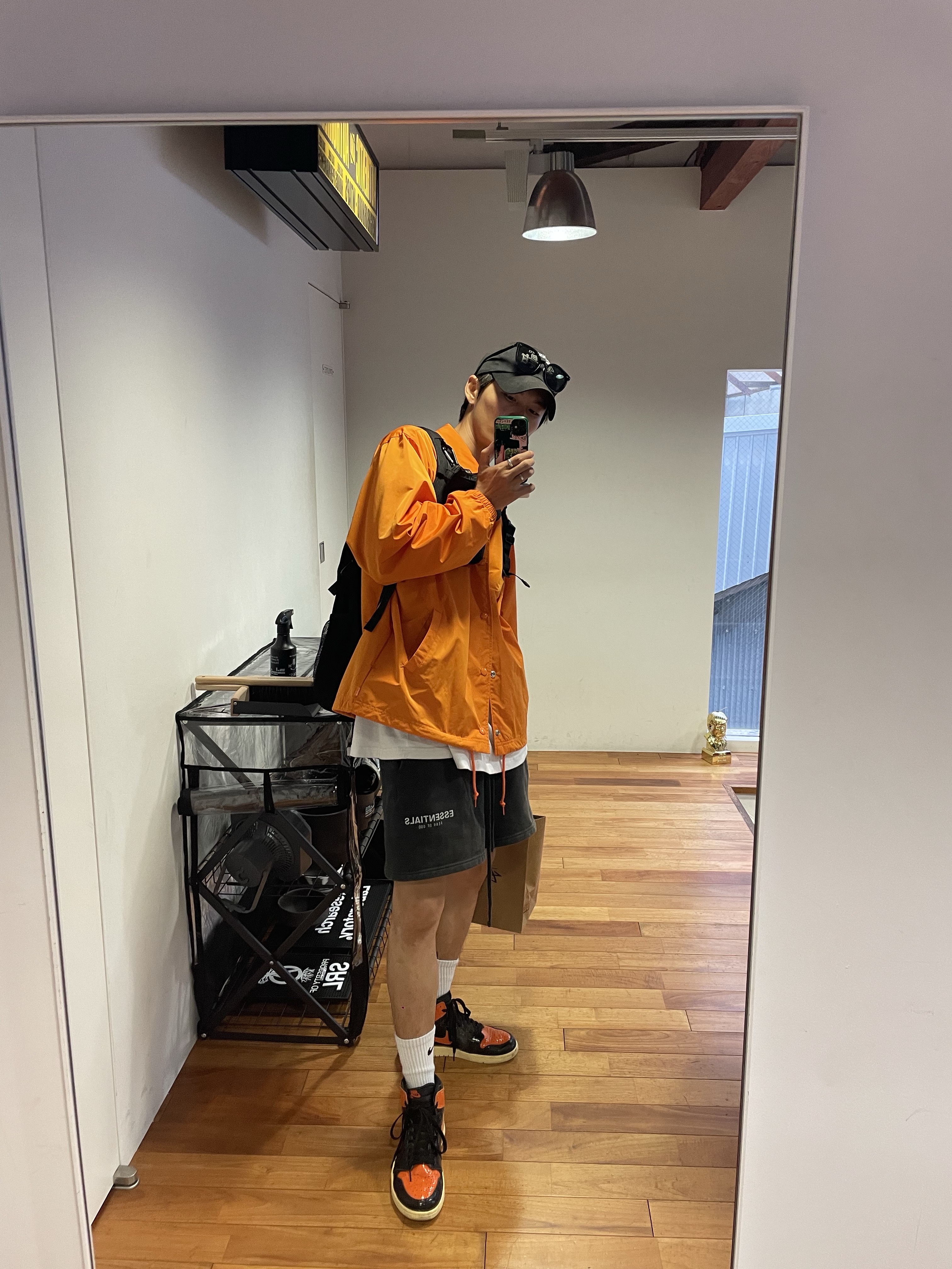 Supreme NYC Coaches Jacket Orange - 23FW, Jordan 1 Retro High Shattered Backboard 3.0 착용 스타일 - 2