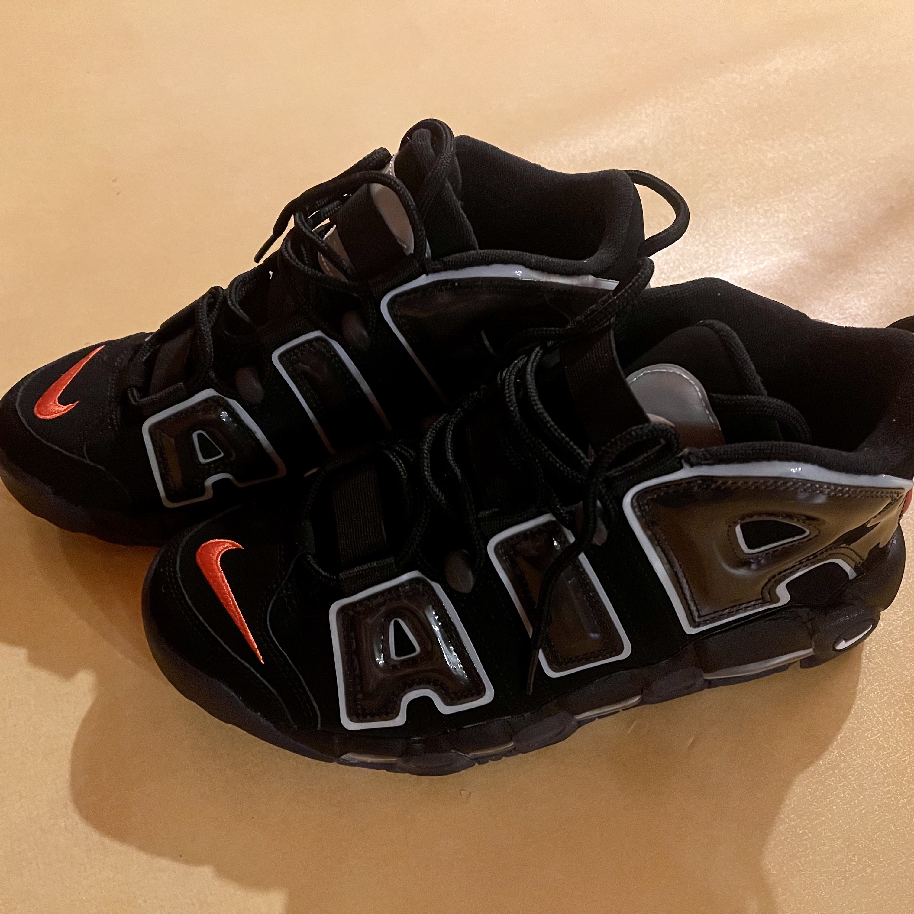 Nike Air More Uptempo 96 Maximum Volume 착용 스타일 - 7
