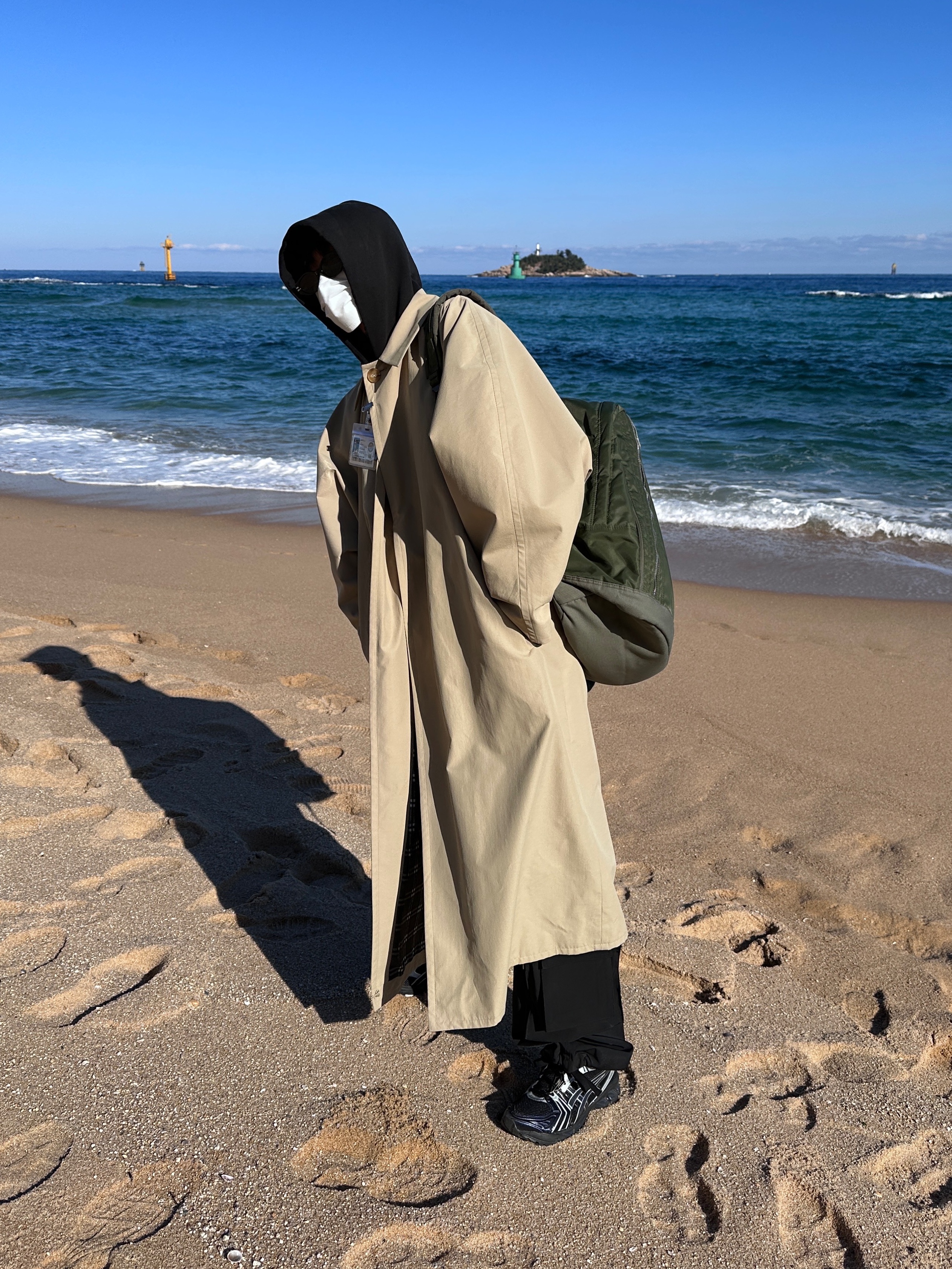 STU Hook Dolman Coat Beige with Name Tag, Asics x Atmos x Undermycar Gel-Kayano 14 Black Pure Silver 착용 스타일 - 2
