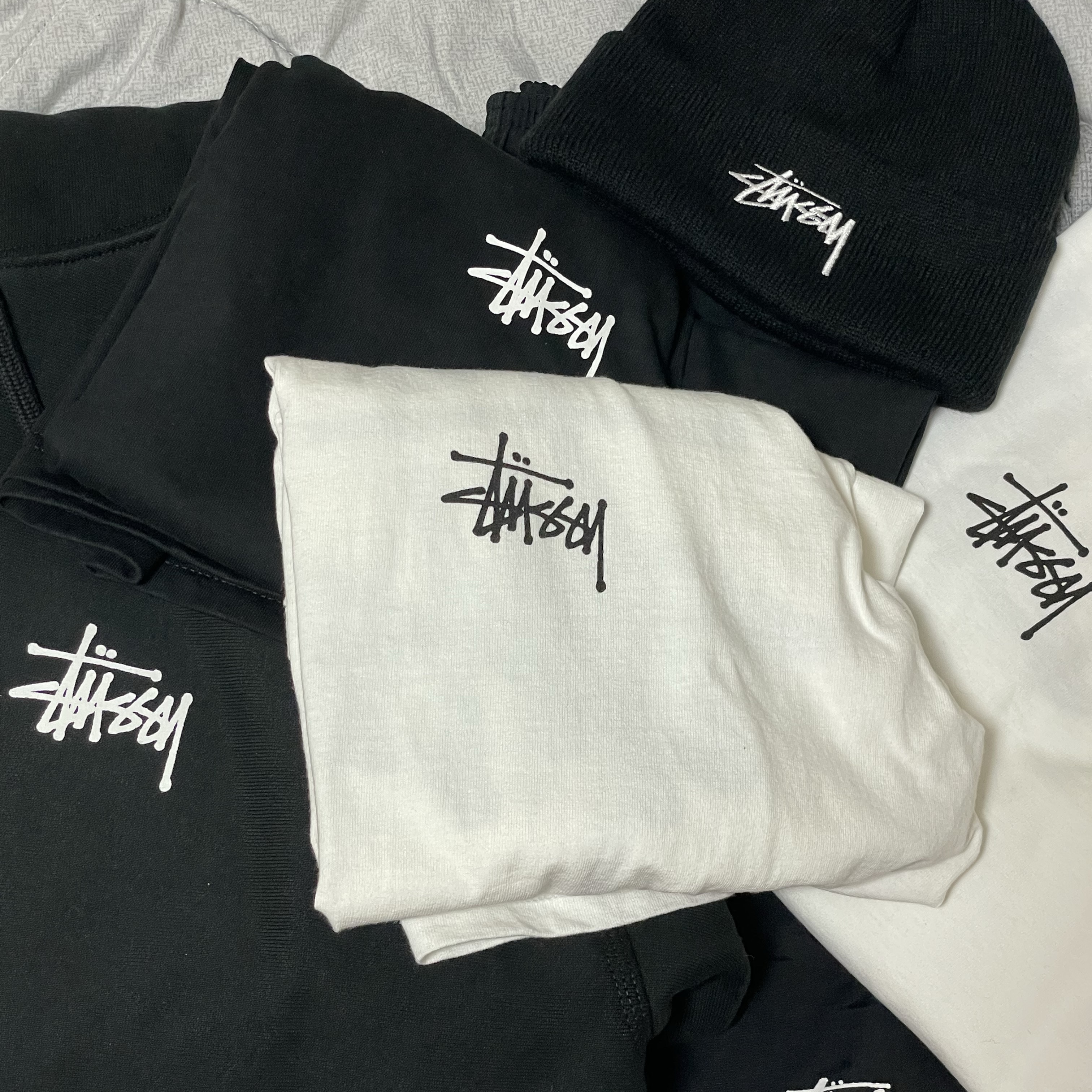 Stussy Stock Cuff Beanie Black, Stussy Basic Stussy Hoodie Black 2023 착용 스타일 - 3