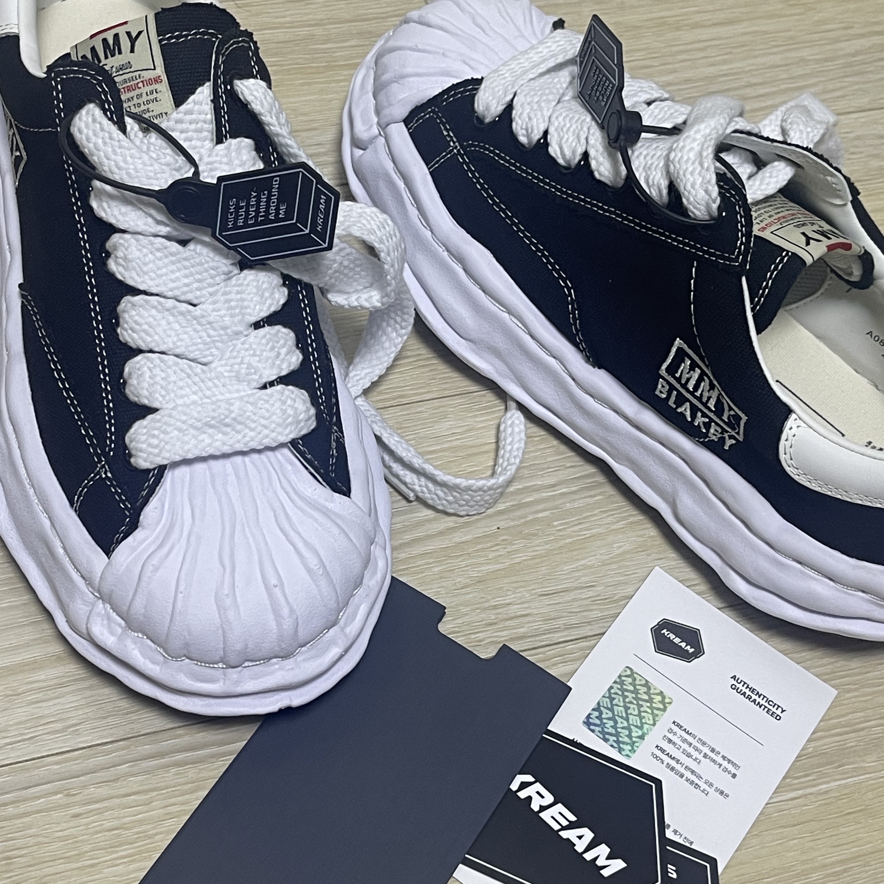Maison Mihara Yasuhiro Blakey OG Sole Canvas Low-top Sneakers Black White 착용 스타일