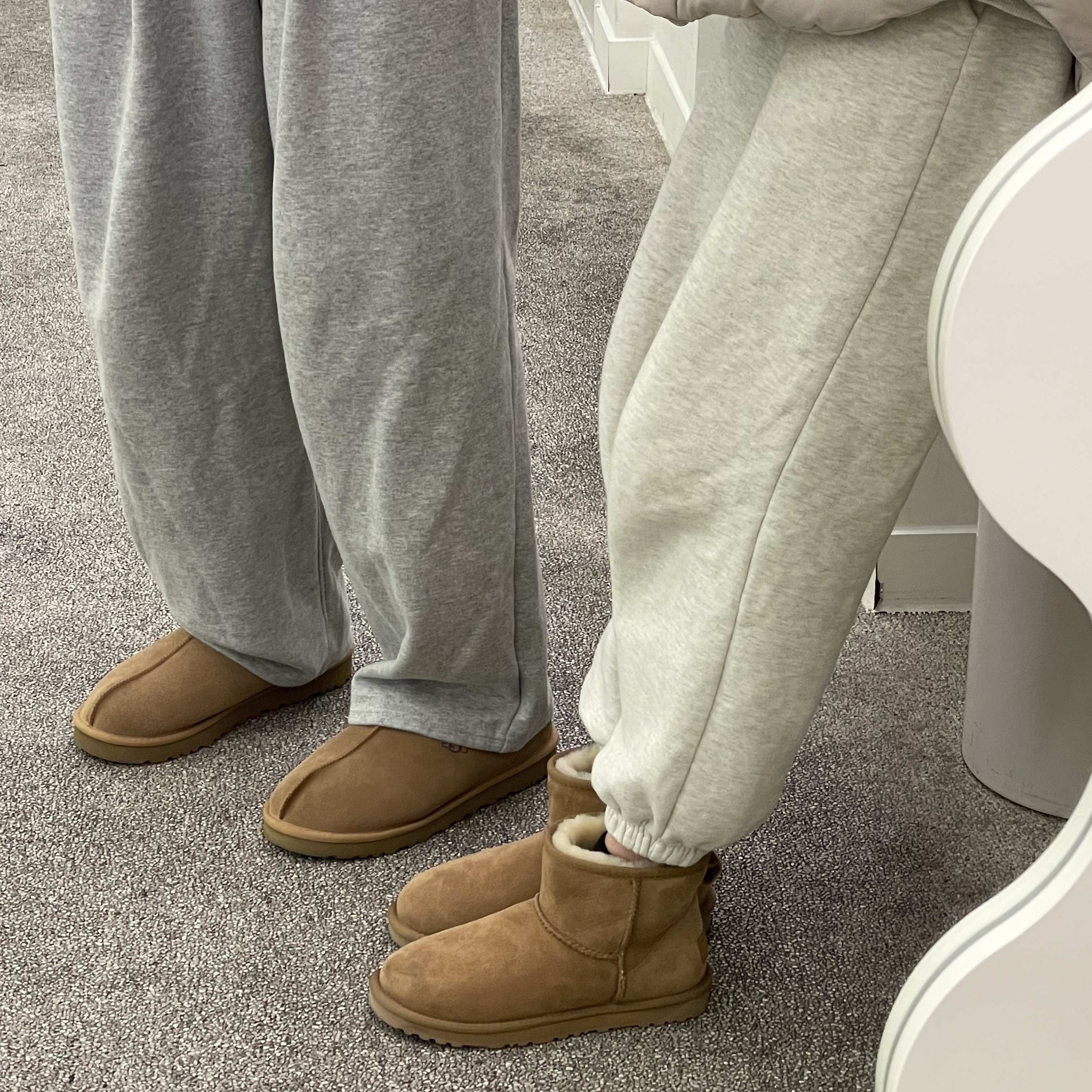 UGG Tasman Slipper Chestnut 착용 스타일 - 1