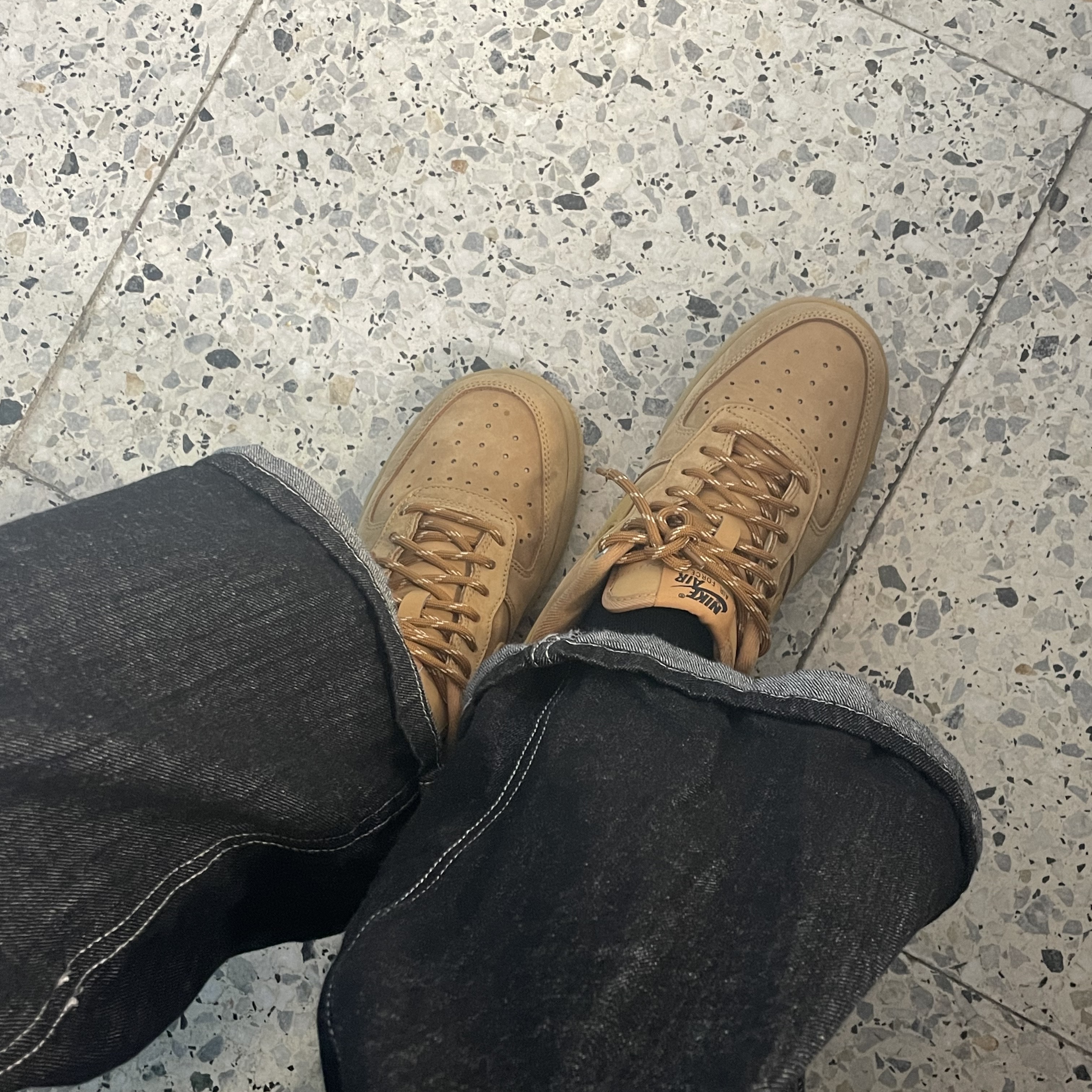 Nike Air Force 1 '07 WB Flax 착용 스타일 - 1