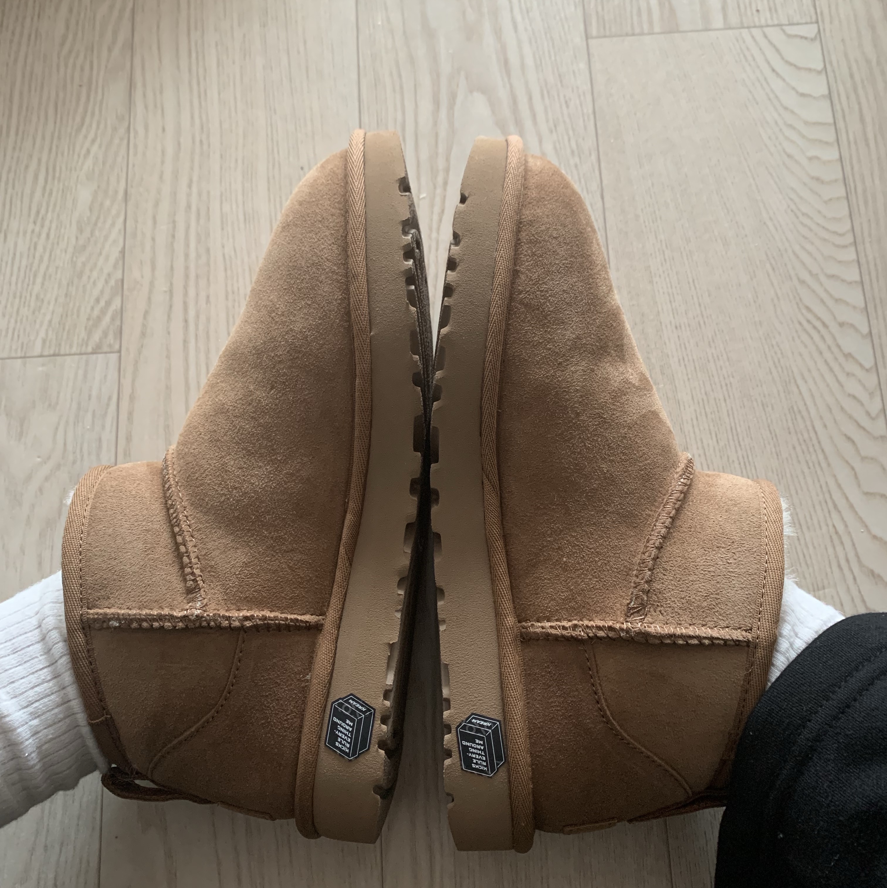 (W) UGG Classic Ultra Mini Boots Chestnut 착용 스타일