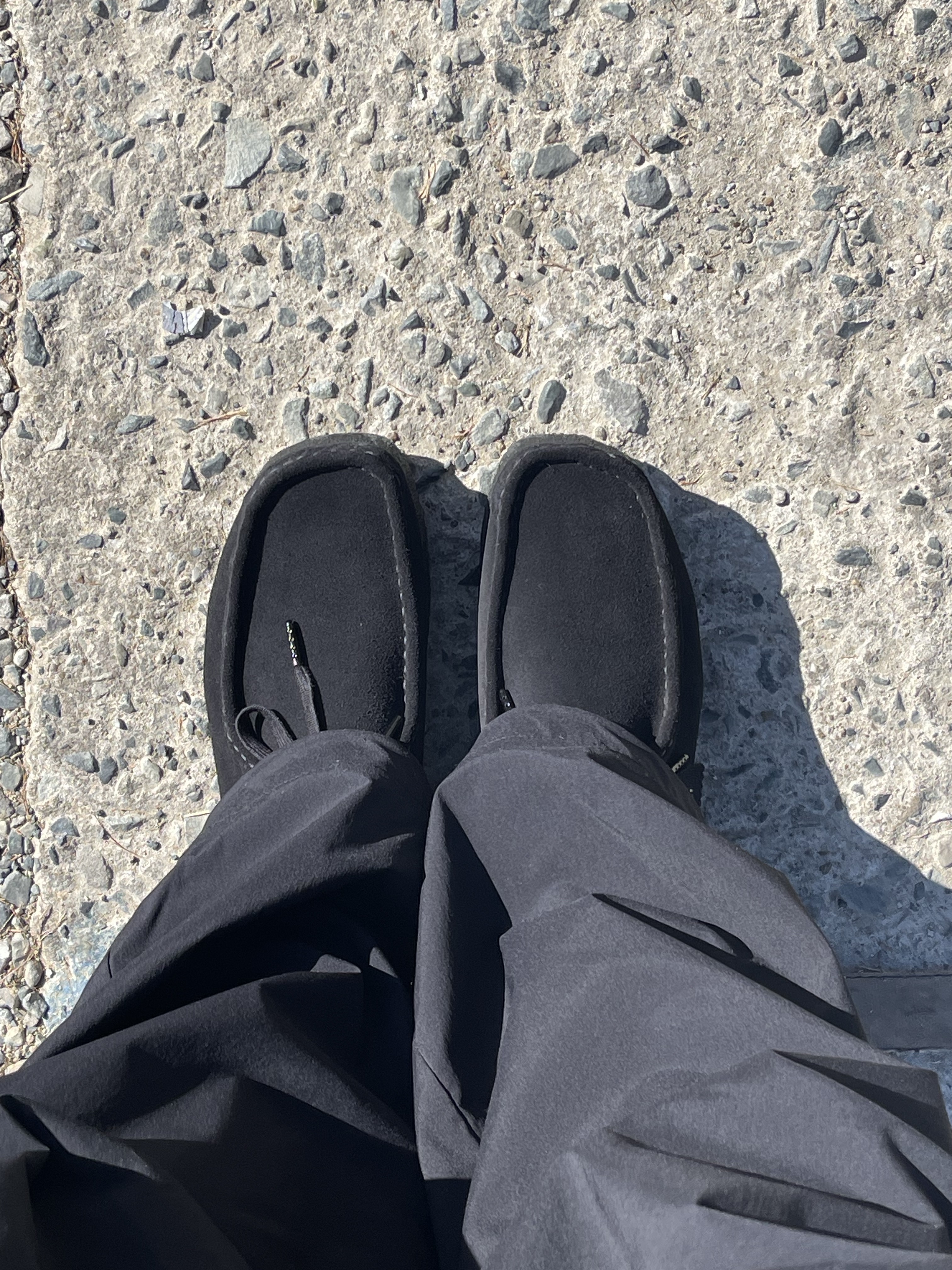 Clarks Wallabee Black Suede 착용 스타일 - 6