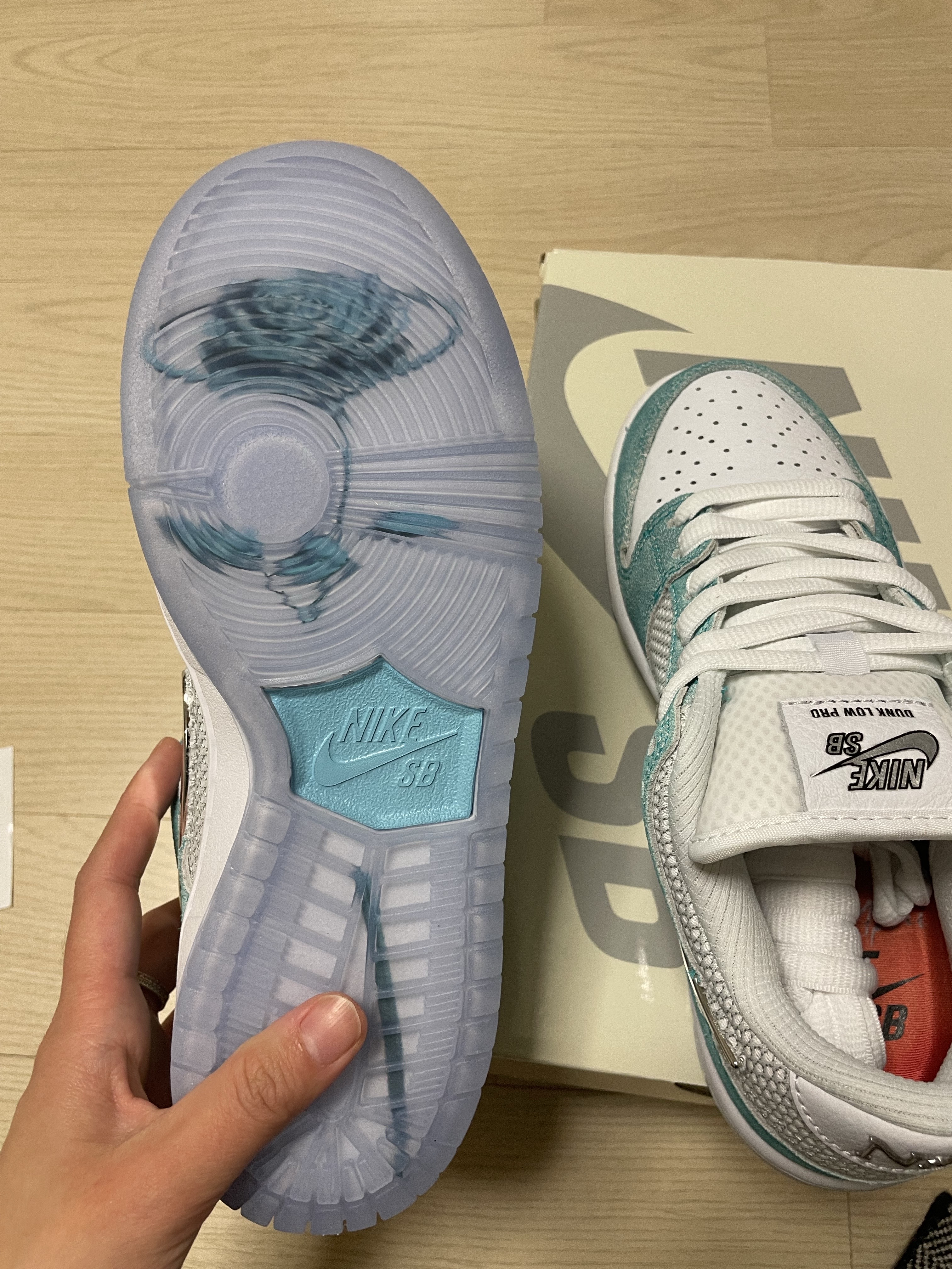 Nike x April Skateboards SB Dunk Low Pro QS Racer Blue Metallic Silver 착용 스타일 - 3