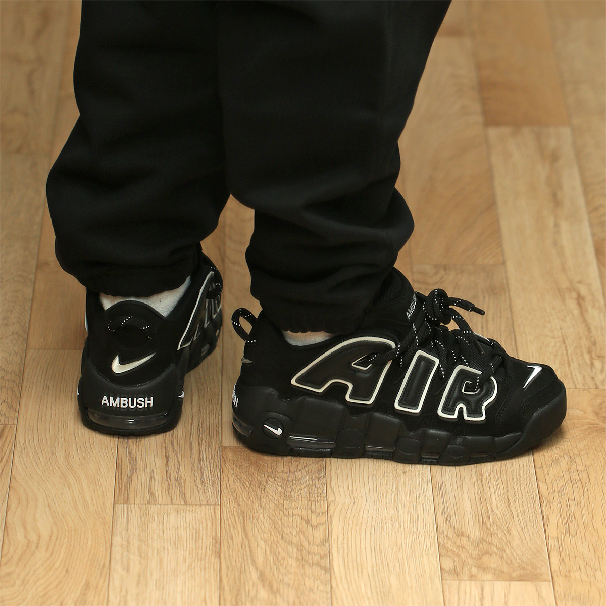 Nike x Ambush Air More Uptempo Low Black and White 착용 스타일 - 1