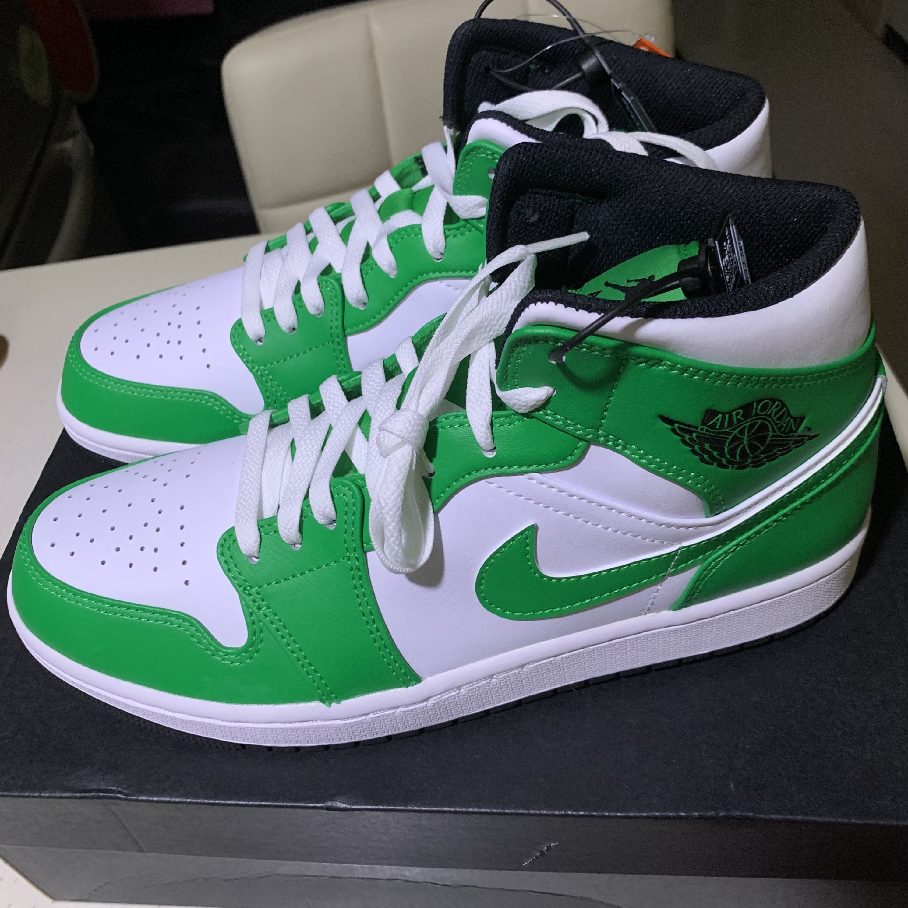 Jordan 1 Mid Lucky Green 착용 스타일 - 1