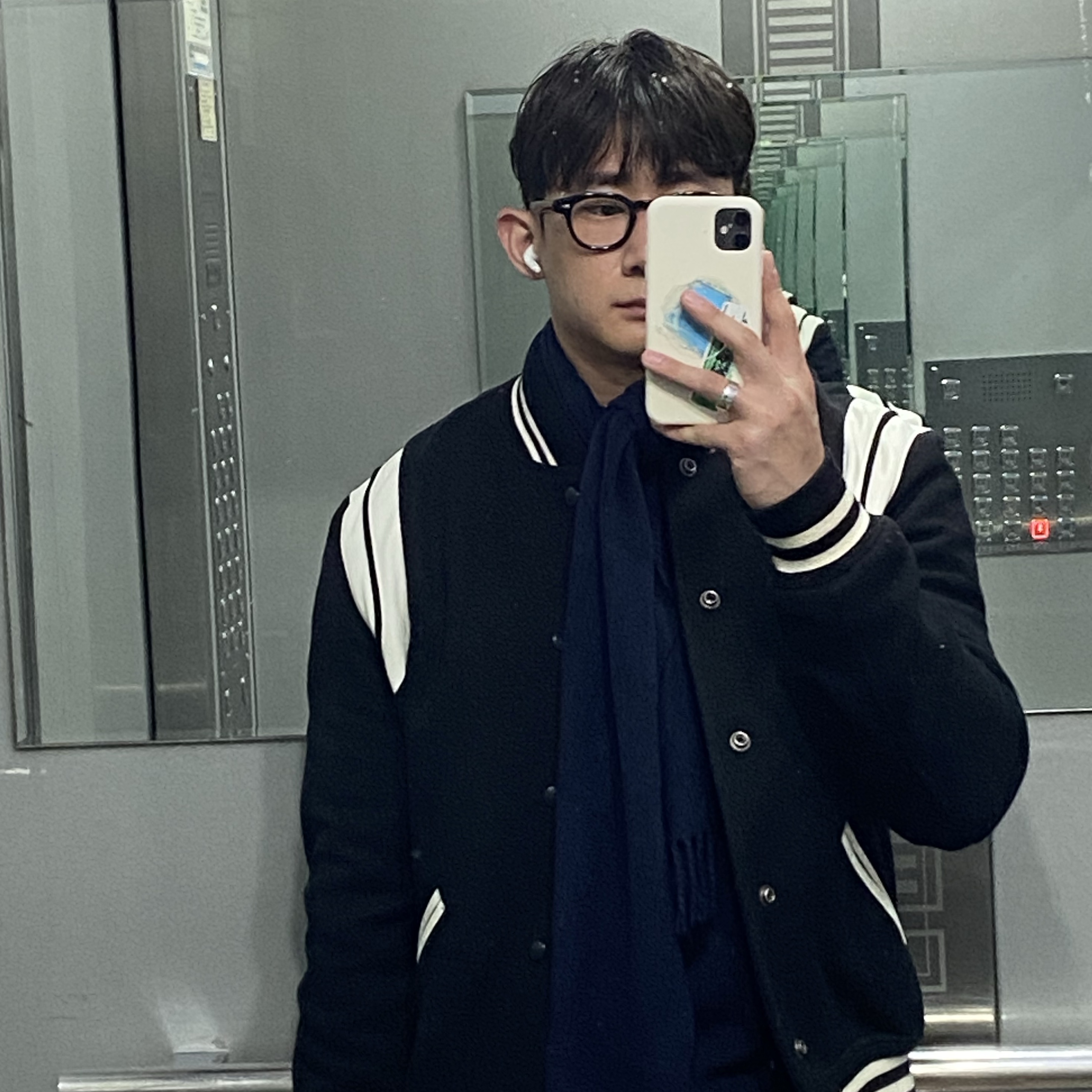Saint Laurent Teddy Jacket in Wool Black White 착용 스타일