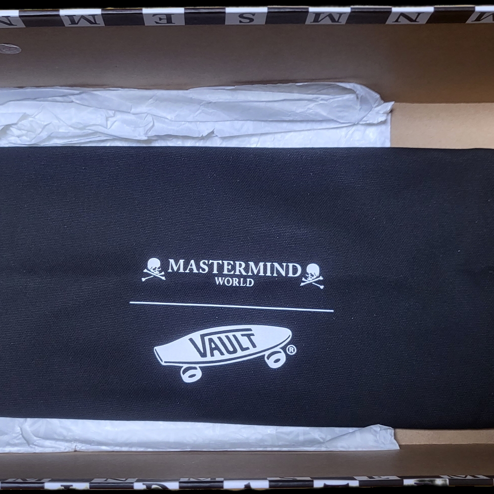 Vans Vault x Mastermind World Old Skool Bolt Black 착용 스타일 - 2