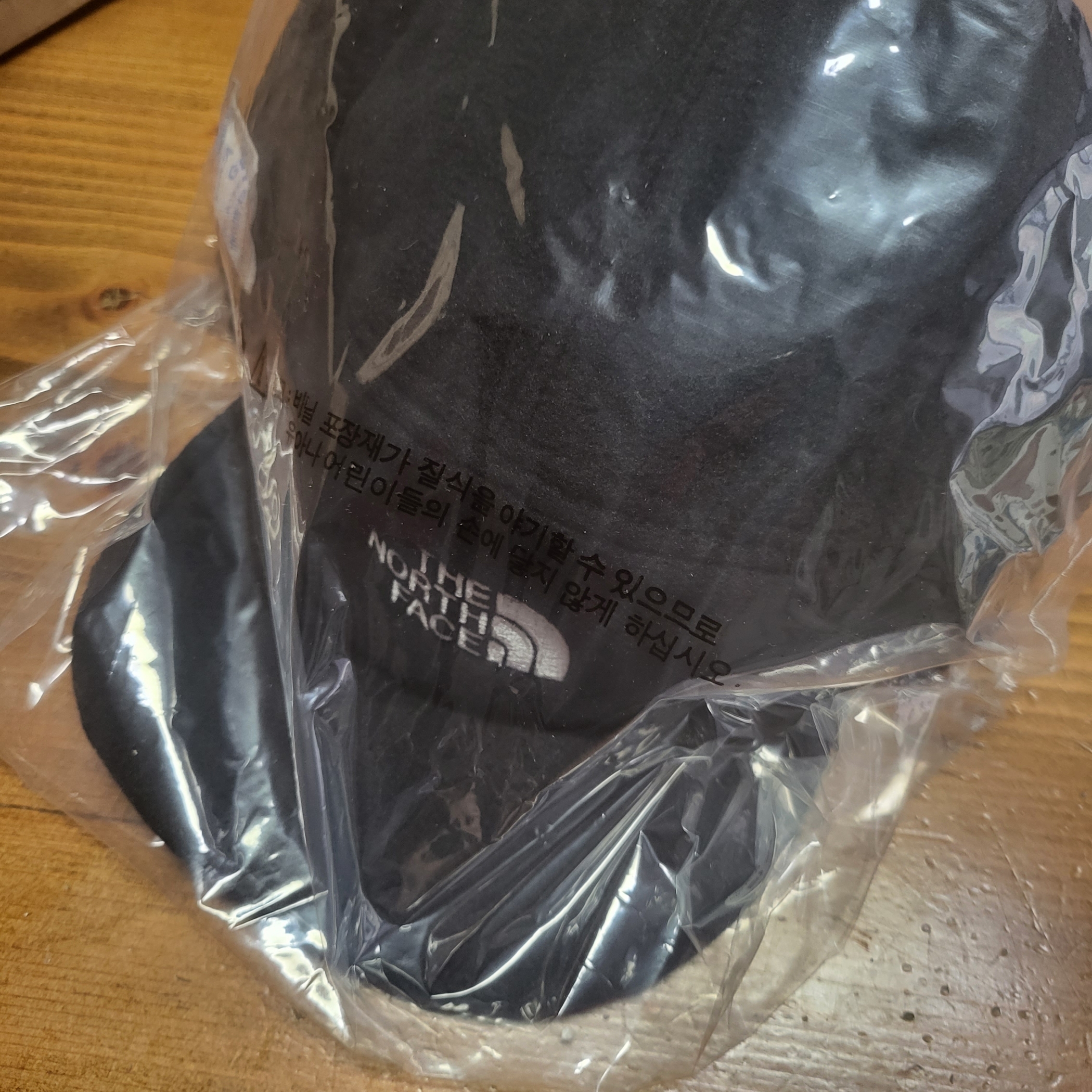 The North Face Fleece Earmuff Cap EX Black 착용 스타일