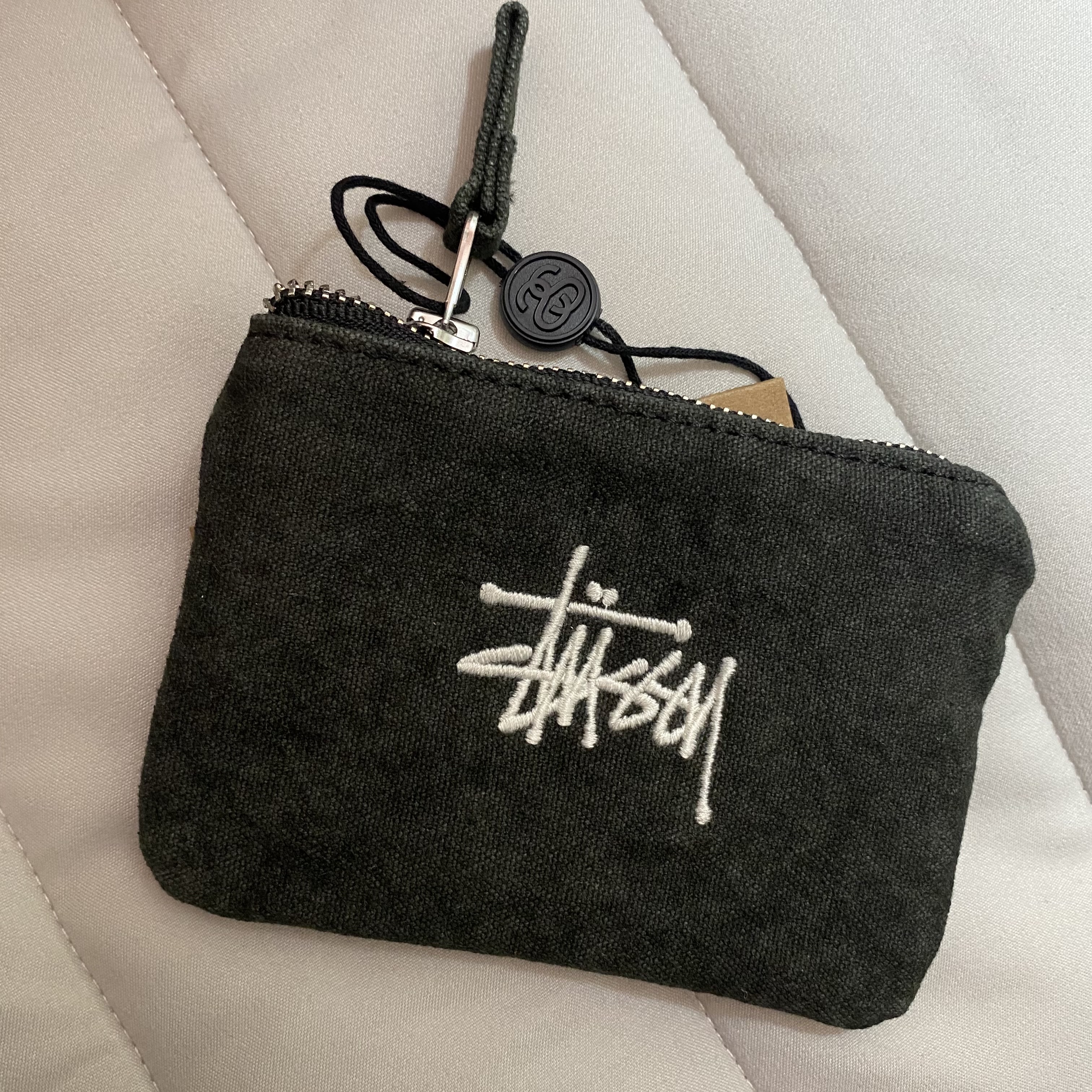 Stussy Canvas Coin Pouch Washed Black 착용 스타일
