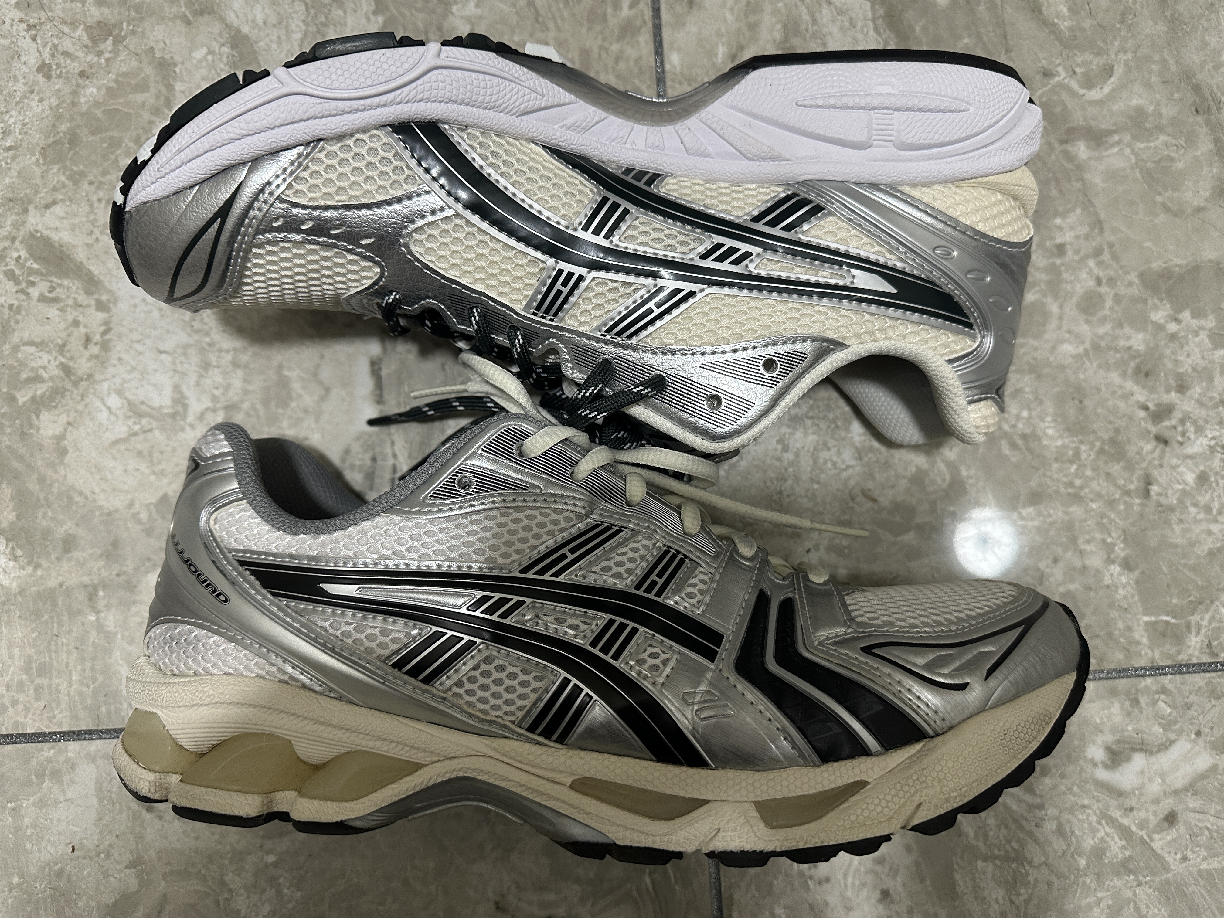 Asics x Kith Gel-Kayano 14 Cream Scarab, Asics x JJJJound Gel-Kayano 14 Silver Black 착용 스타일 - 2