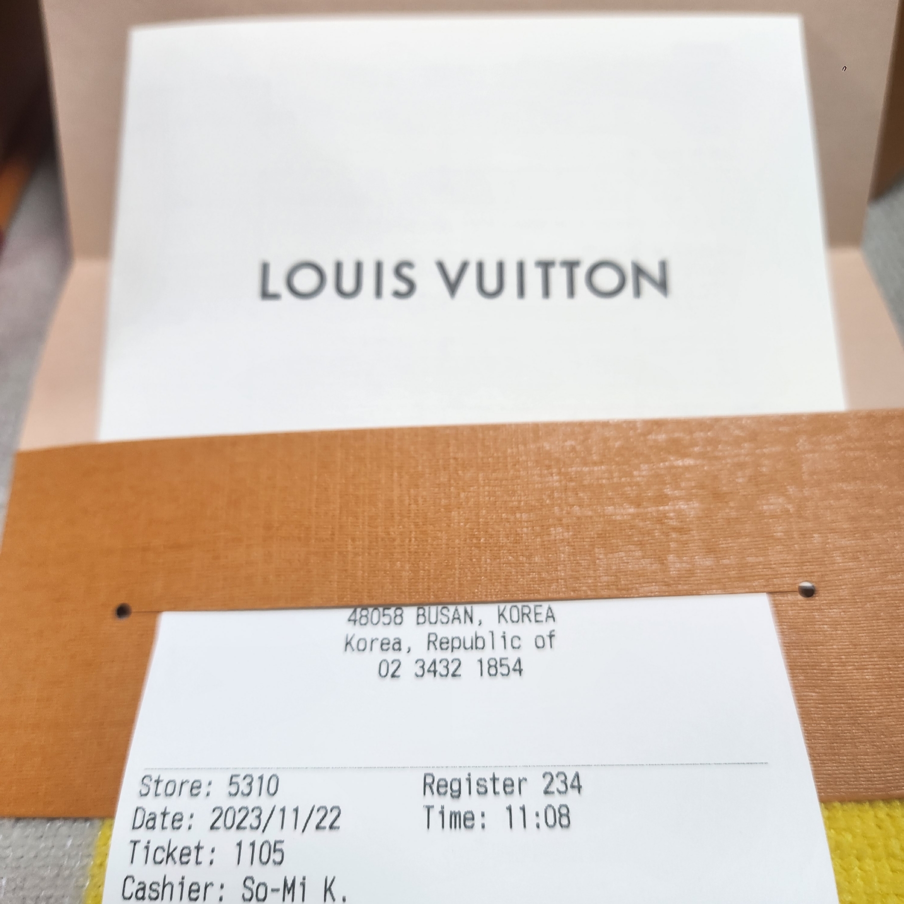 Louis Vuitton Monogram Classic Muffler Black 착용 스타일