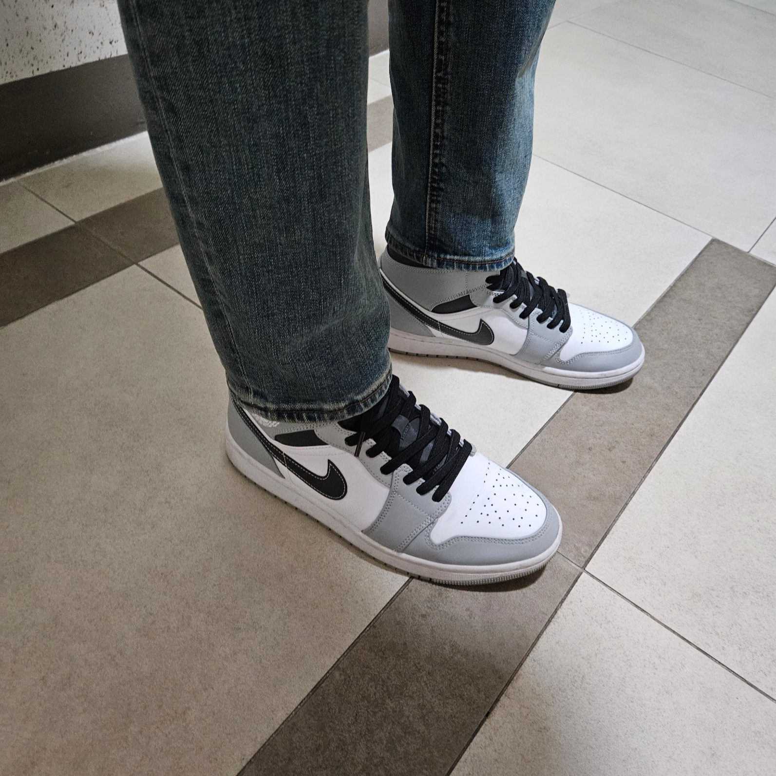 Jordan 1 Mid Light Smoke Grey Anthracite 착용 스타일