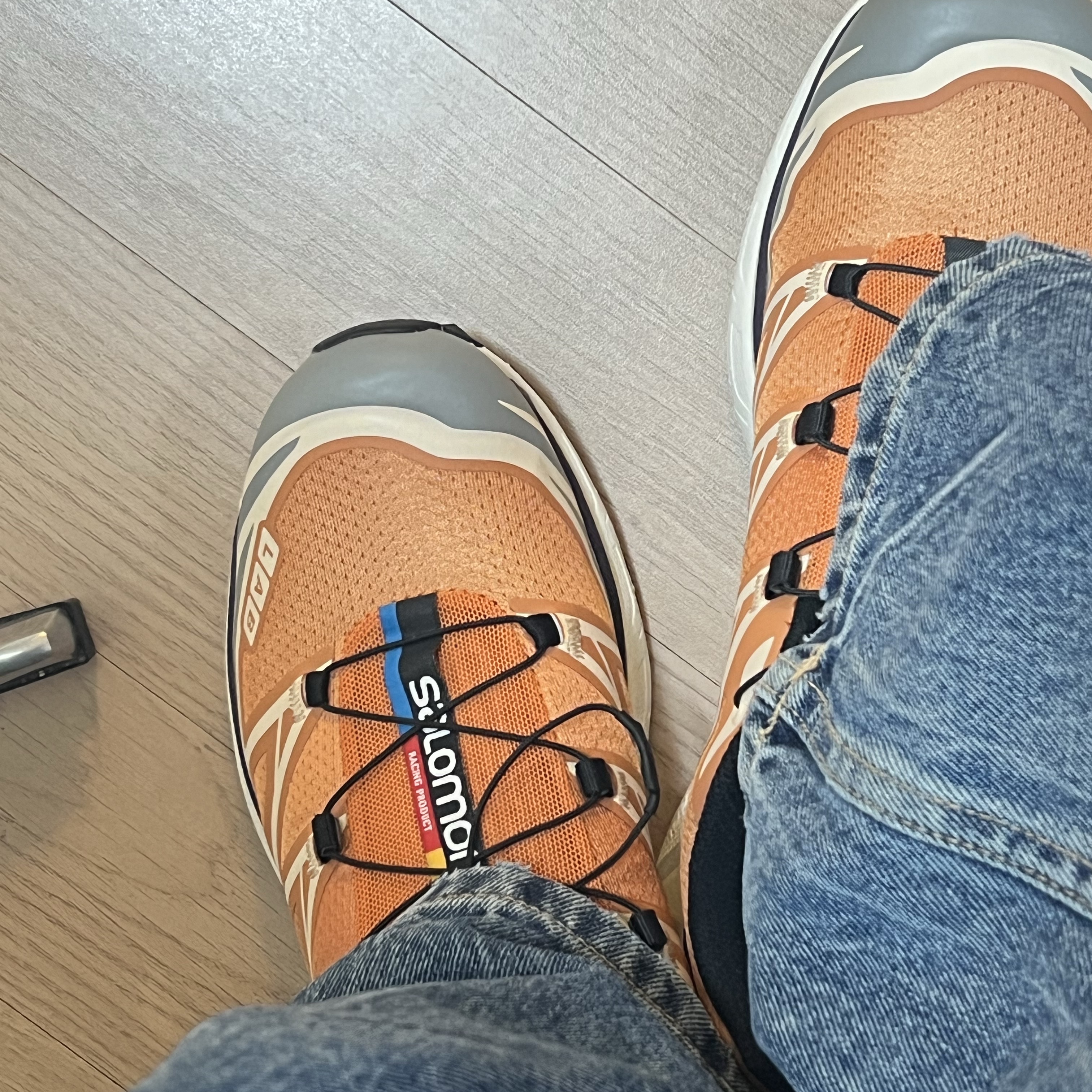 Salomon XT-6 Apricot Buff 착용 스타일