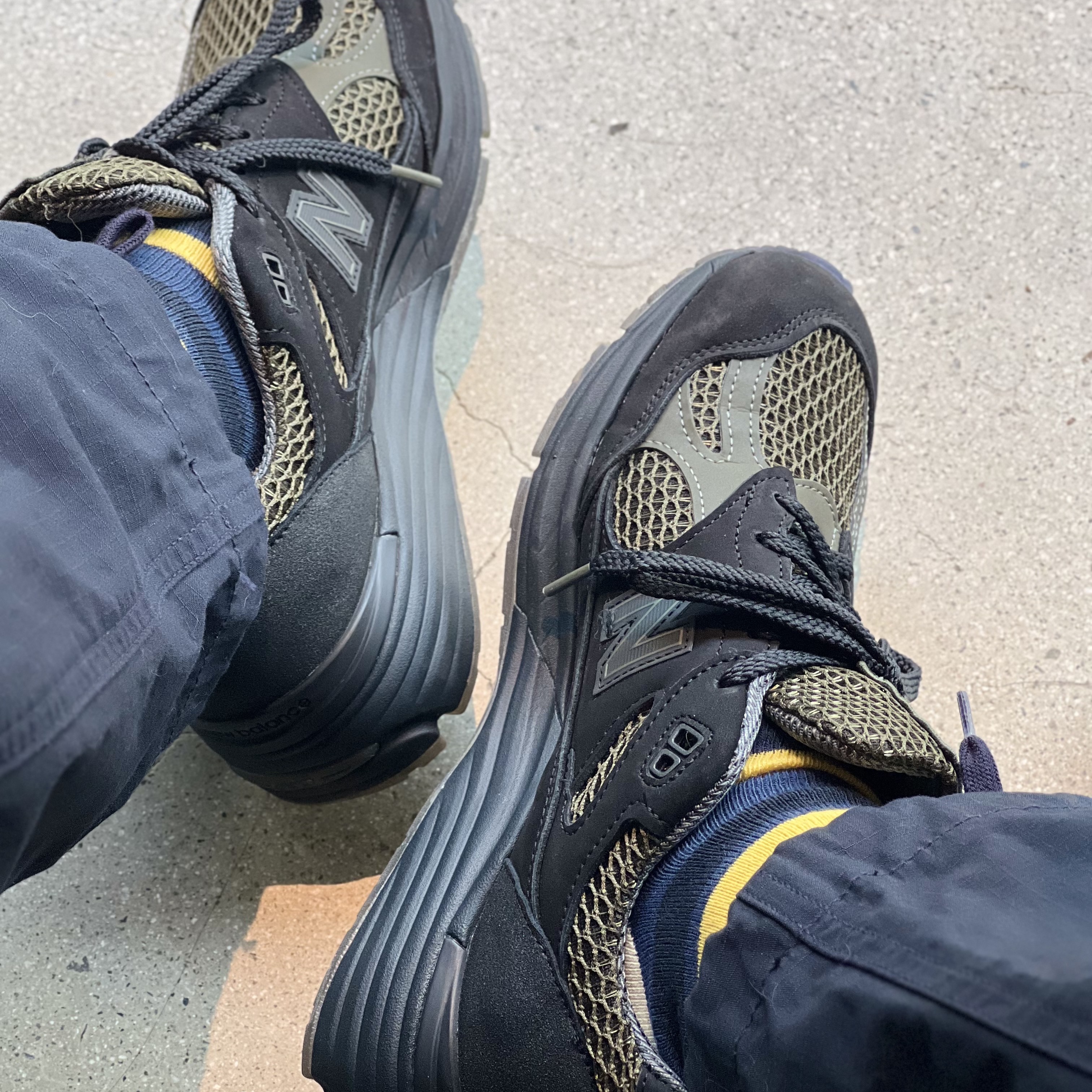 New Balance x Stone Island 991v2 Made in UK Black Olive Night 착용 스타일 - 4