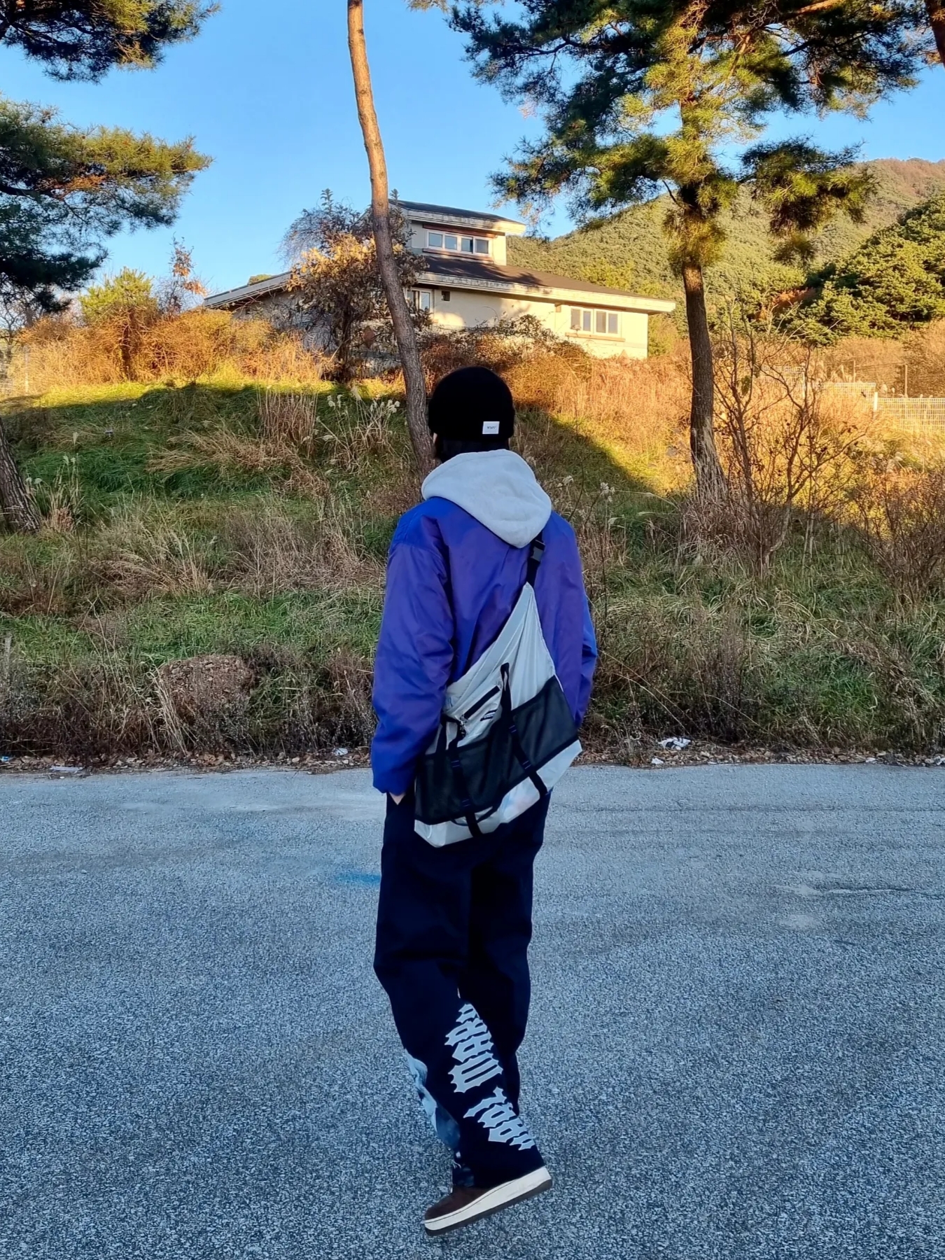 Traktat Left-side Graphic Pants Navy, Nike Air Force 1 Mid '07 QS Chocolate 착용 스타일 - 1
