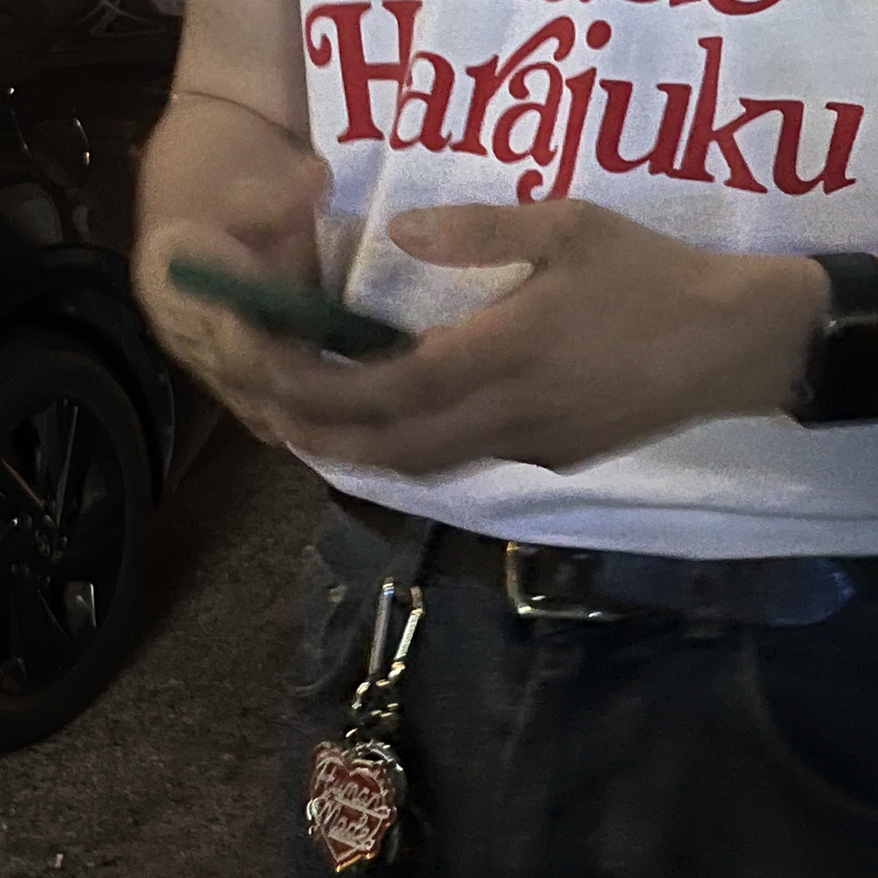 Human Made x Verdy Girls Don't Cry GDC T-Shirt #5 White - Otsumo Plaza Exclusive, Human Made Heart Keyring Red 착용 스타일 - 2