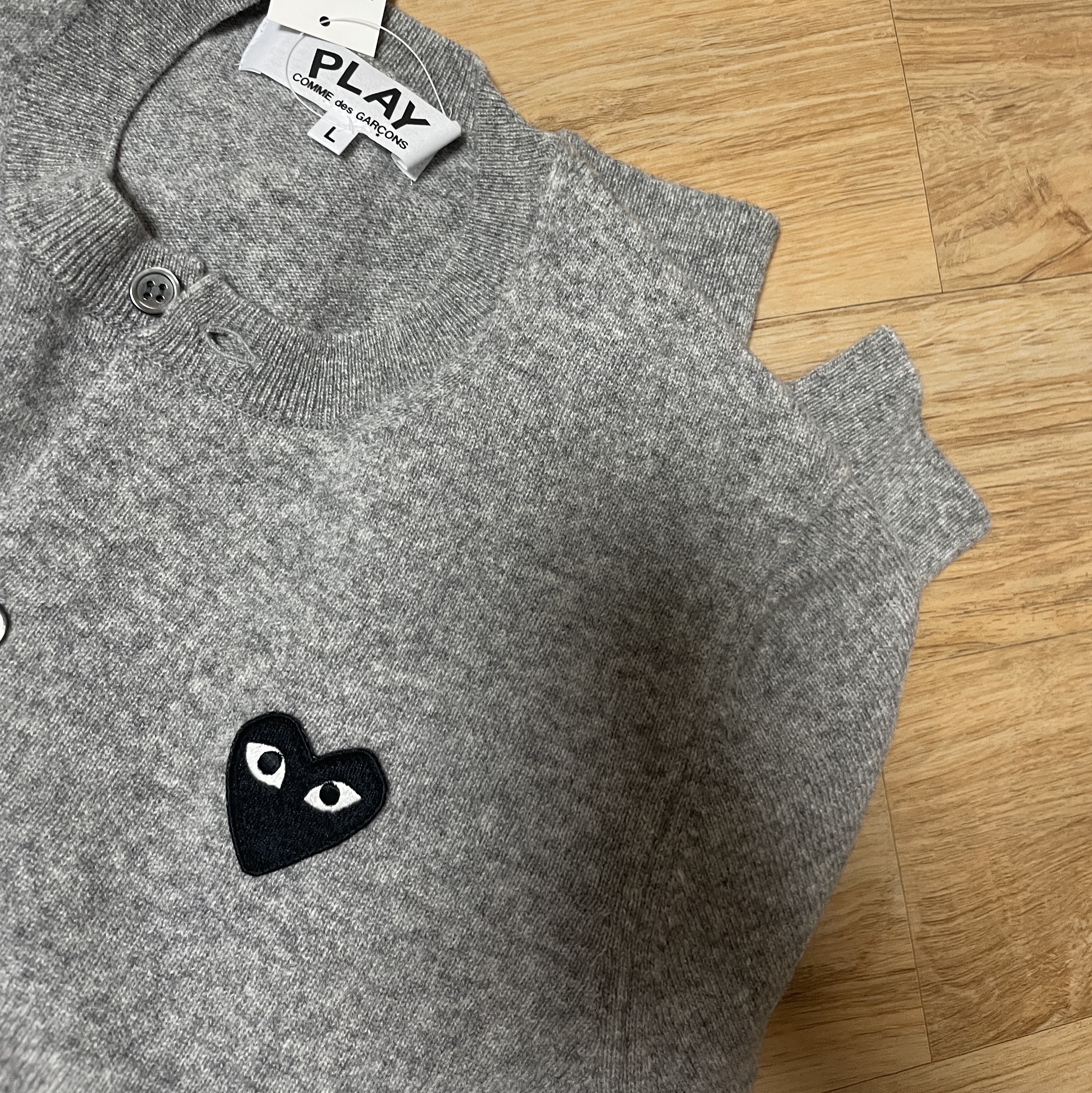 (W) Play Comme des Garcons Black Heart Knit Cardigan Grey 착용 스타일