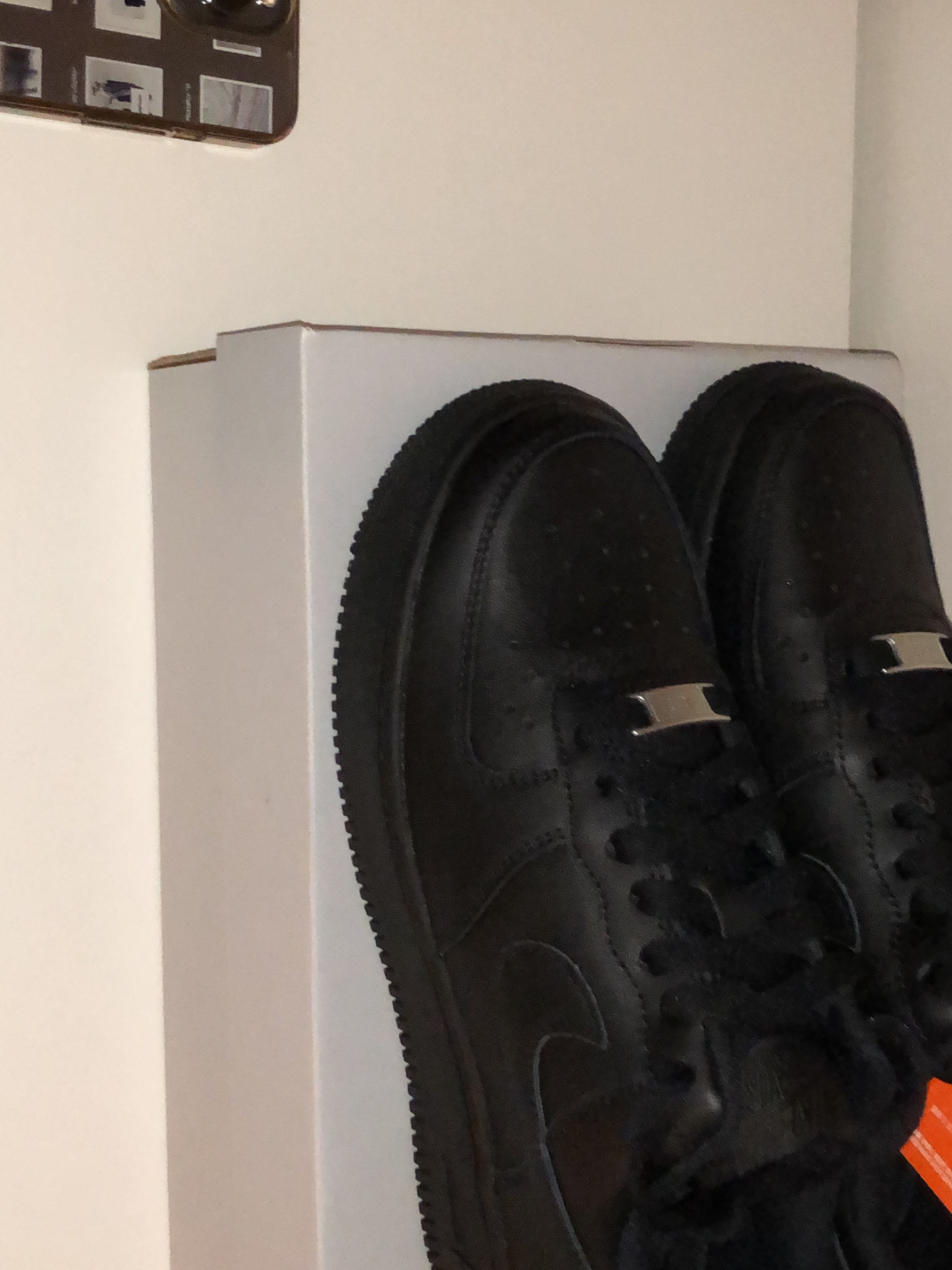 (W) Nike Air Force 1 '07 Low Triple Black 착용 스타일 - 1