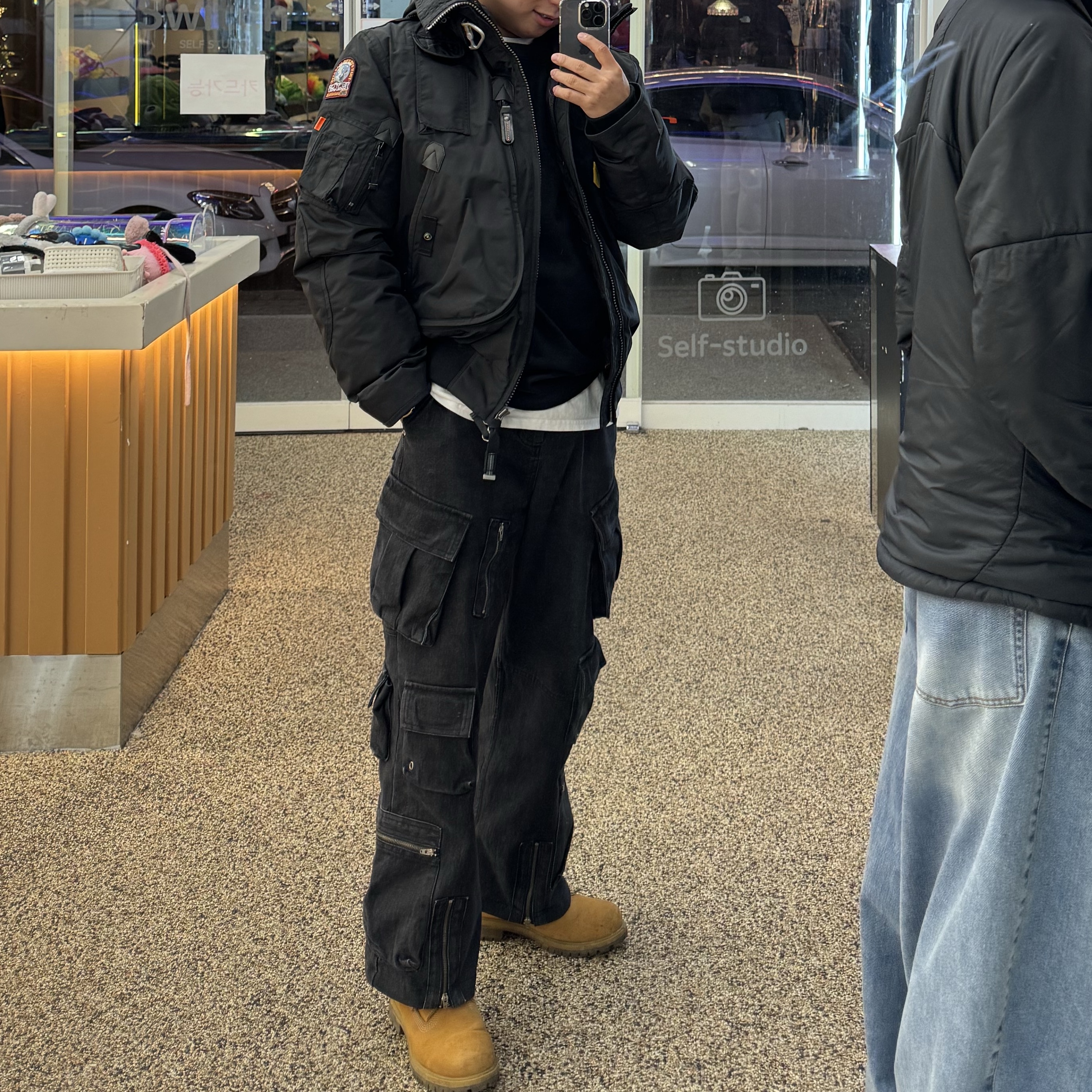 ParaJumpers Gobi Short Jacket Black - 23FW, Timberland x Comme des Garcons Shirt x Supreme 6 Inch Boot Wheat - Medium 착용 스타일