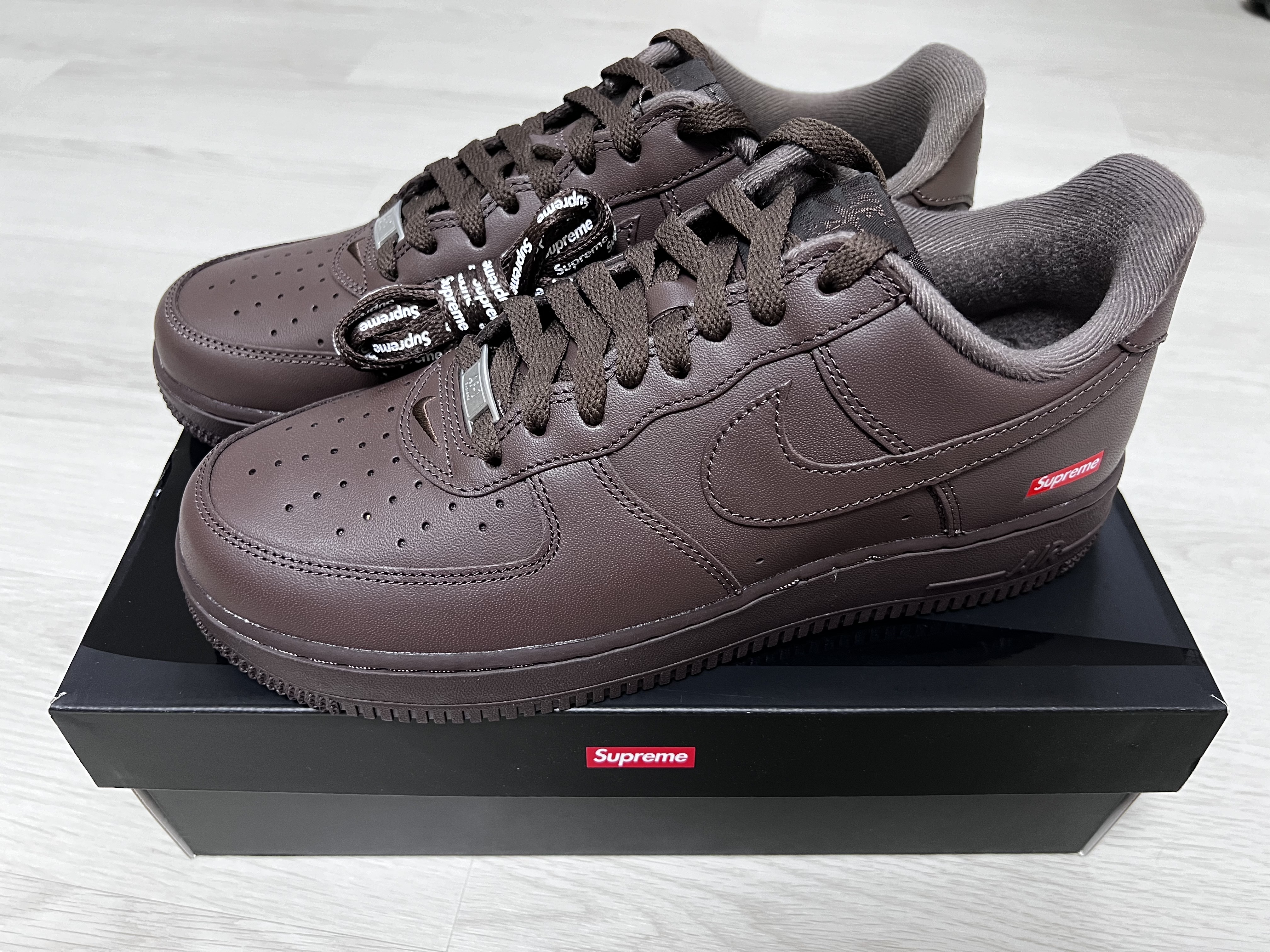 Nike x Supreme Air Force 1 Low Baroque Brown 착용 스타일