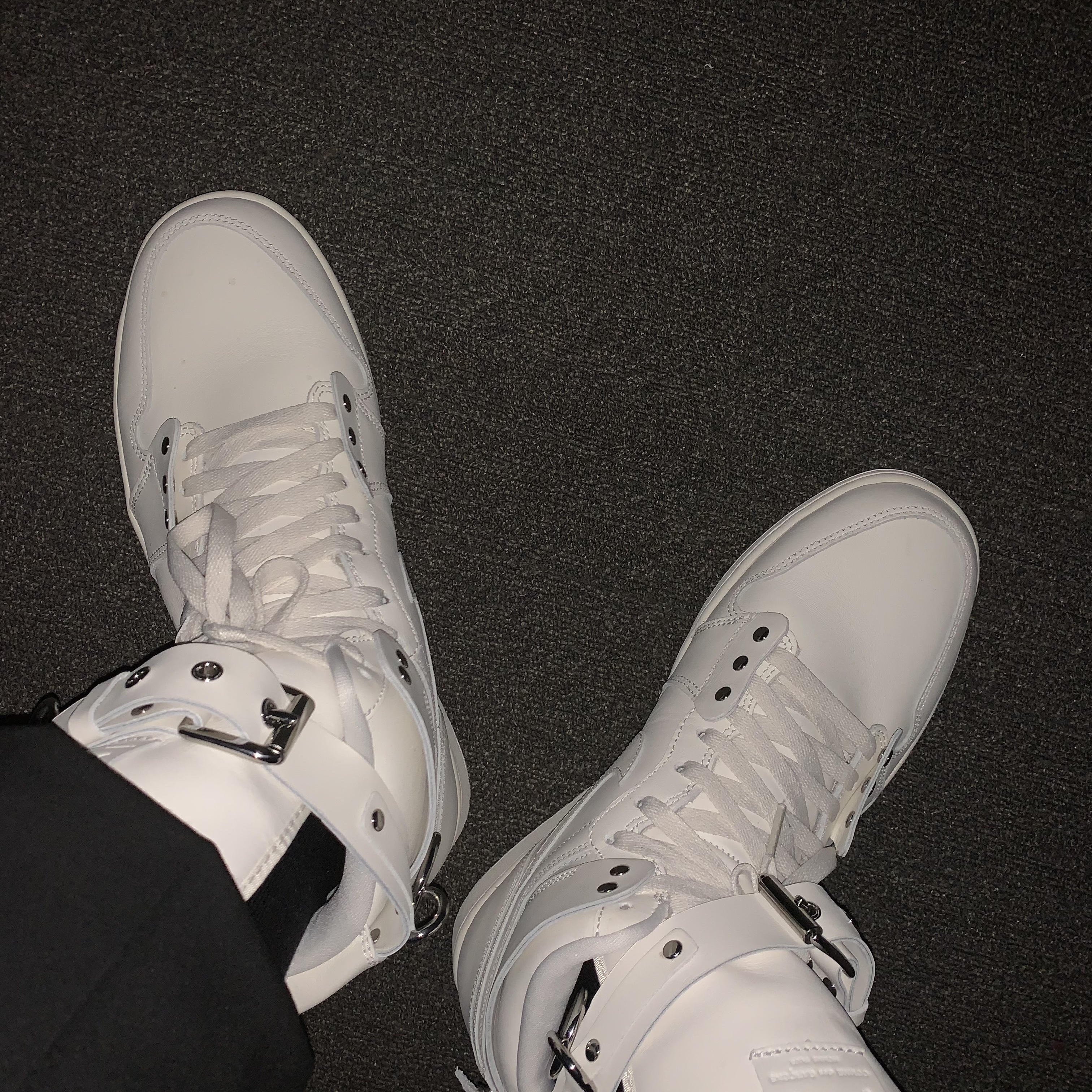 Jordan 1 x Comme des Garcons Homme Plus Retro Strap High White 착용 스타일 - 1
