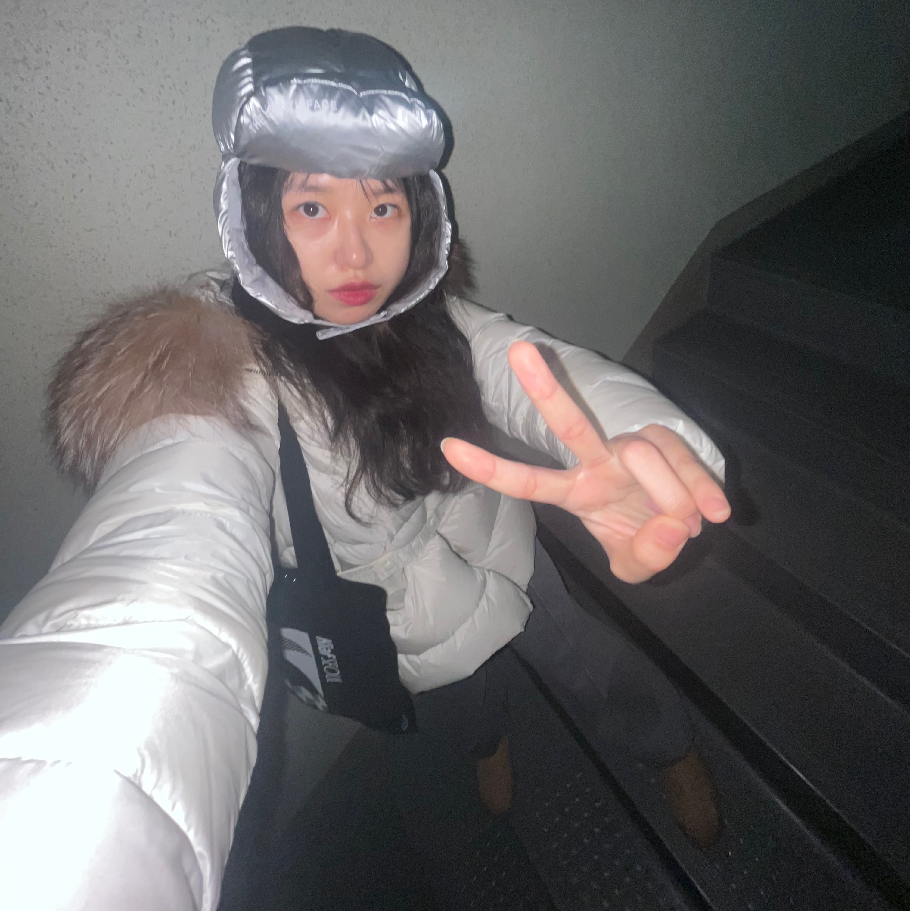 (W) Moncler Boed Short Down Jacket Silk White - 22FW, (W) UGG Classic Mini II Boots Chestnut 착용 스타일 - 1