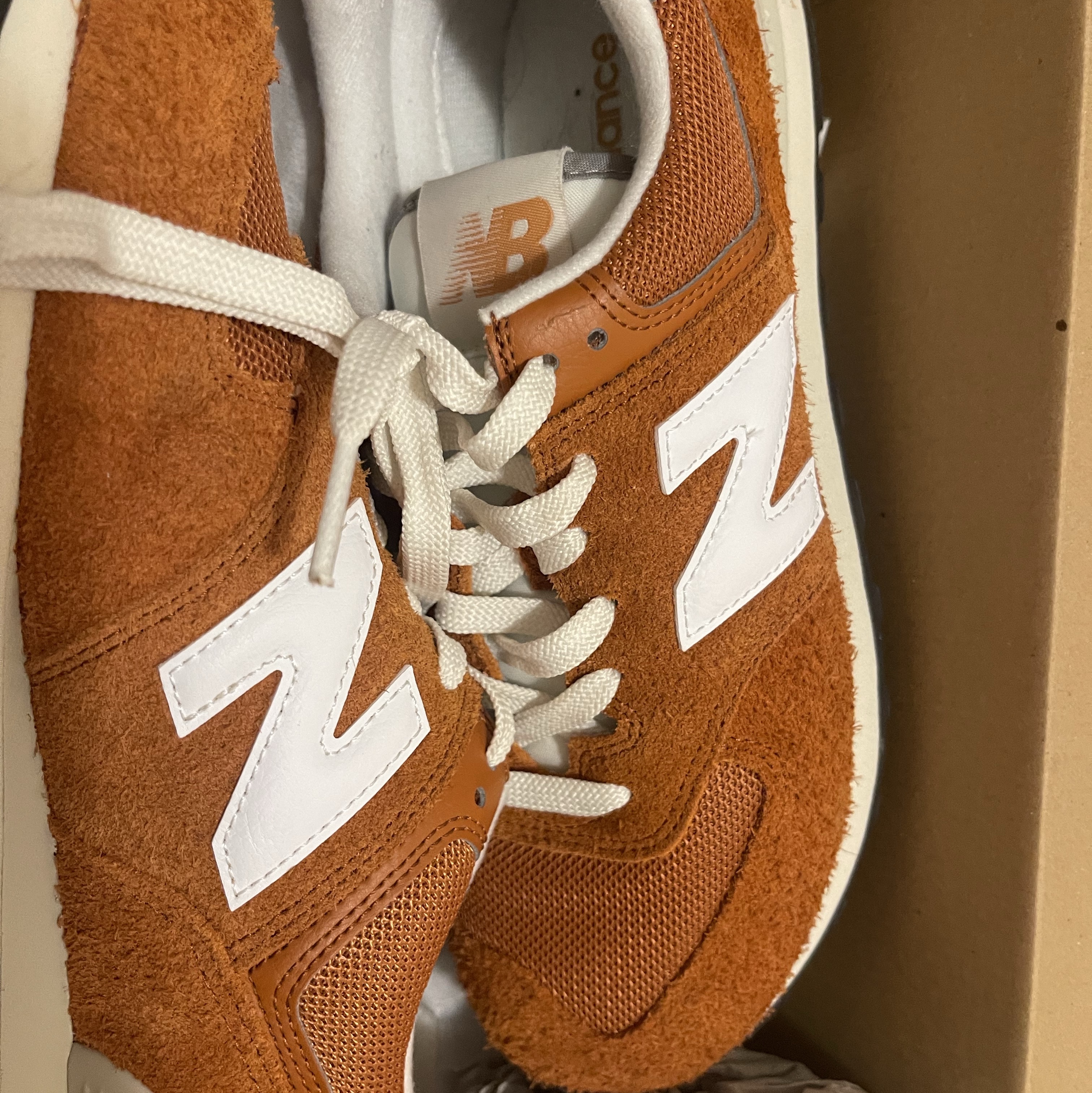 New Balance 574 Heritage Orange Burst White 착용 스타일