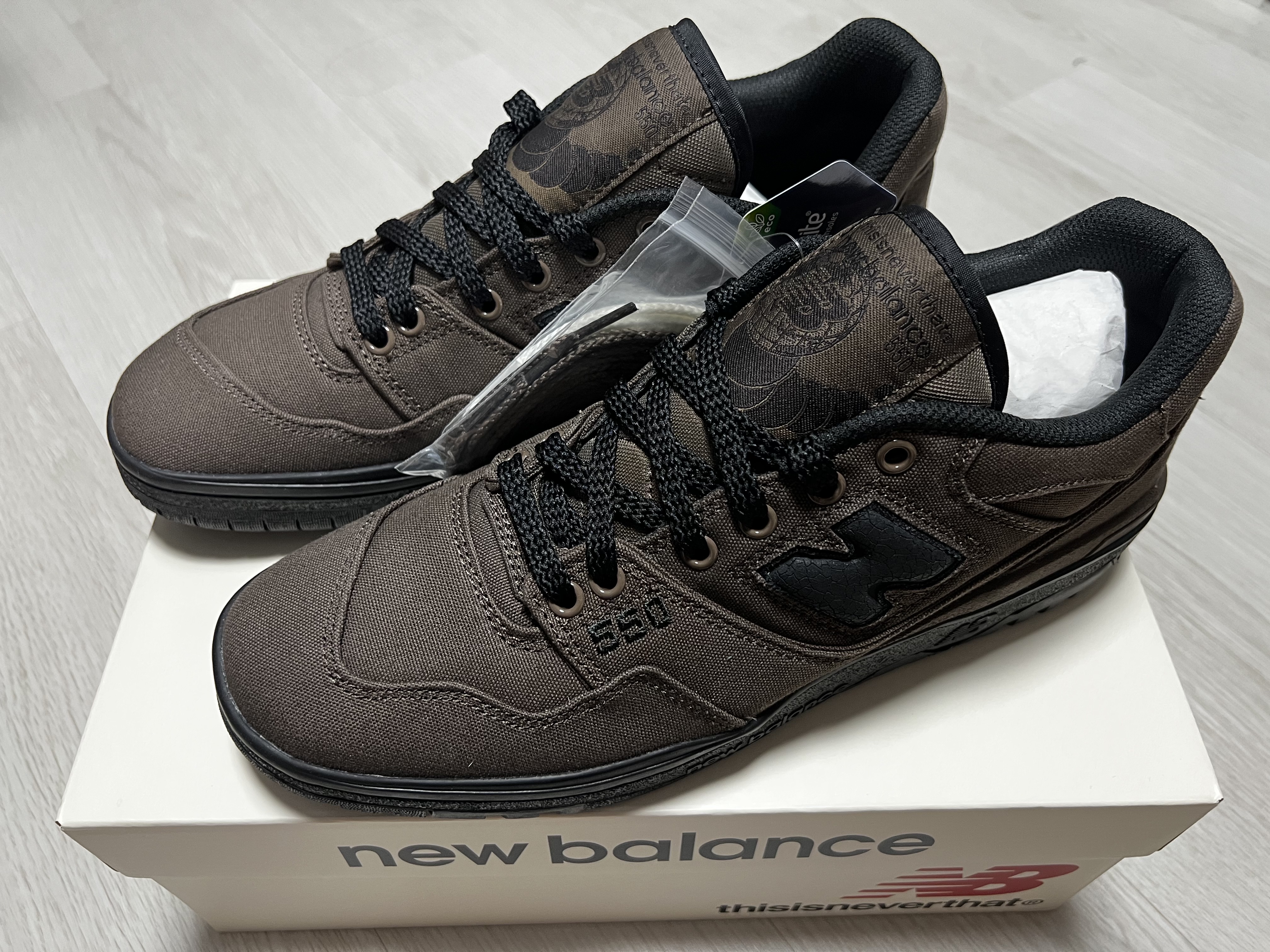 New Balance x Thisisneverthat 550 Brown Black 착용 스타일