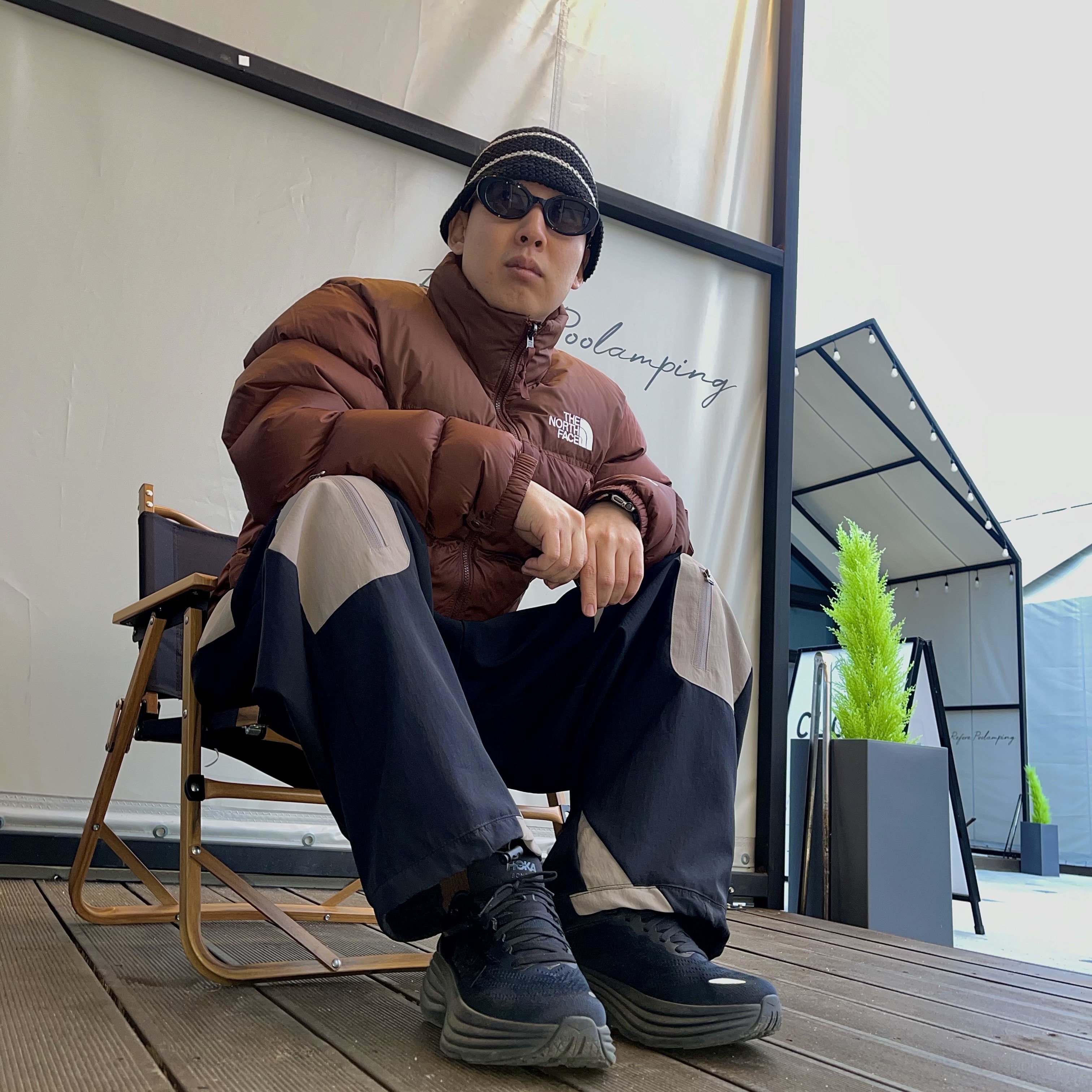 Hoka Bondi 8 Black - Wide, The North Face 1996 Retro Nuptse Jacket Dark Oak 착용 스타일