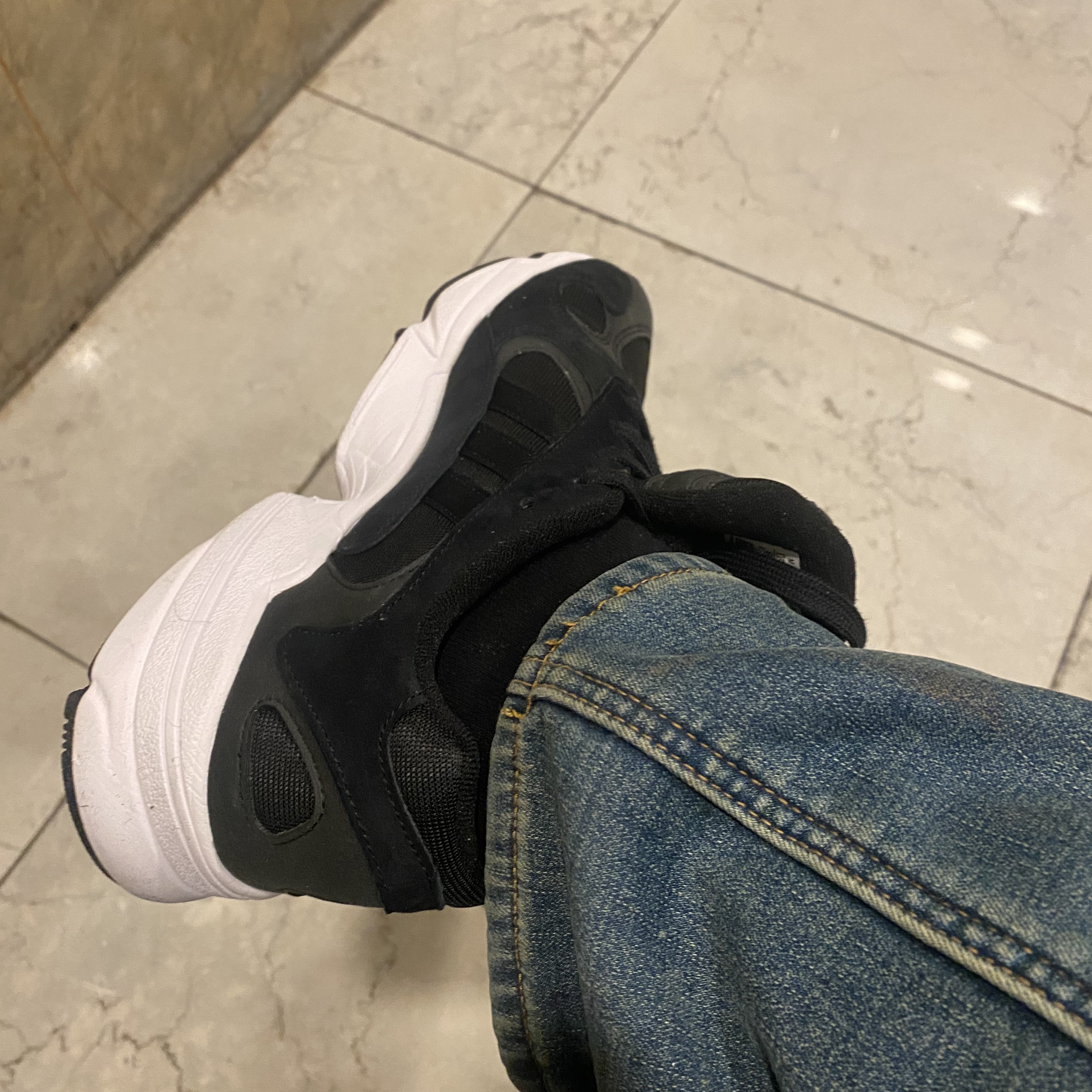 Adidas Yung-1 Core Black 착용 스타일