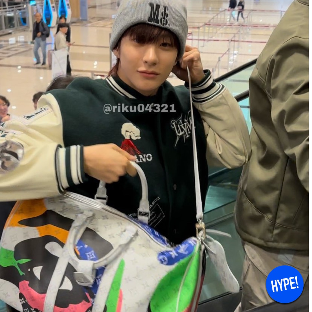 Apple AirPods Max Lightning Space Gray (Korean Ver.), Wooyoungmi Volcano Varsity Jacket Green - 23FW 착용 스타일 - 5