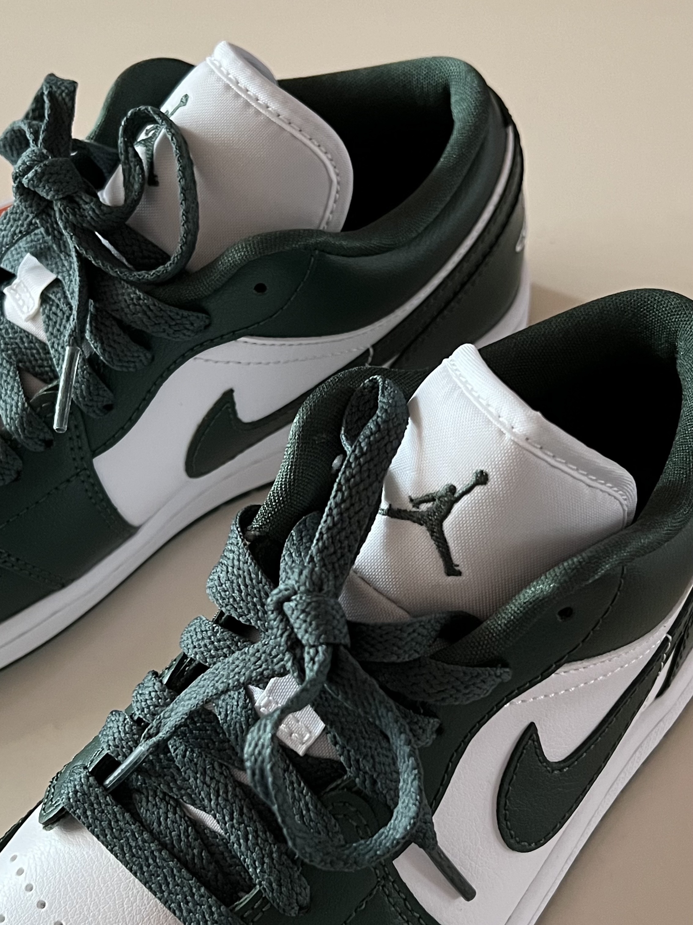 (W) Jordan 1 Low White Galactic Jade 착용 스타일 - 3