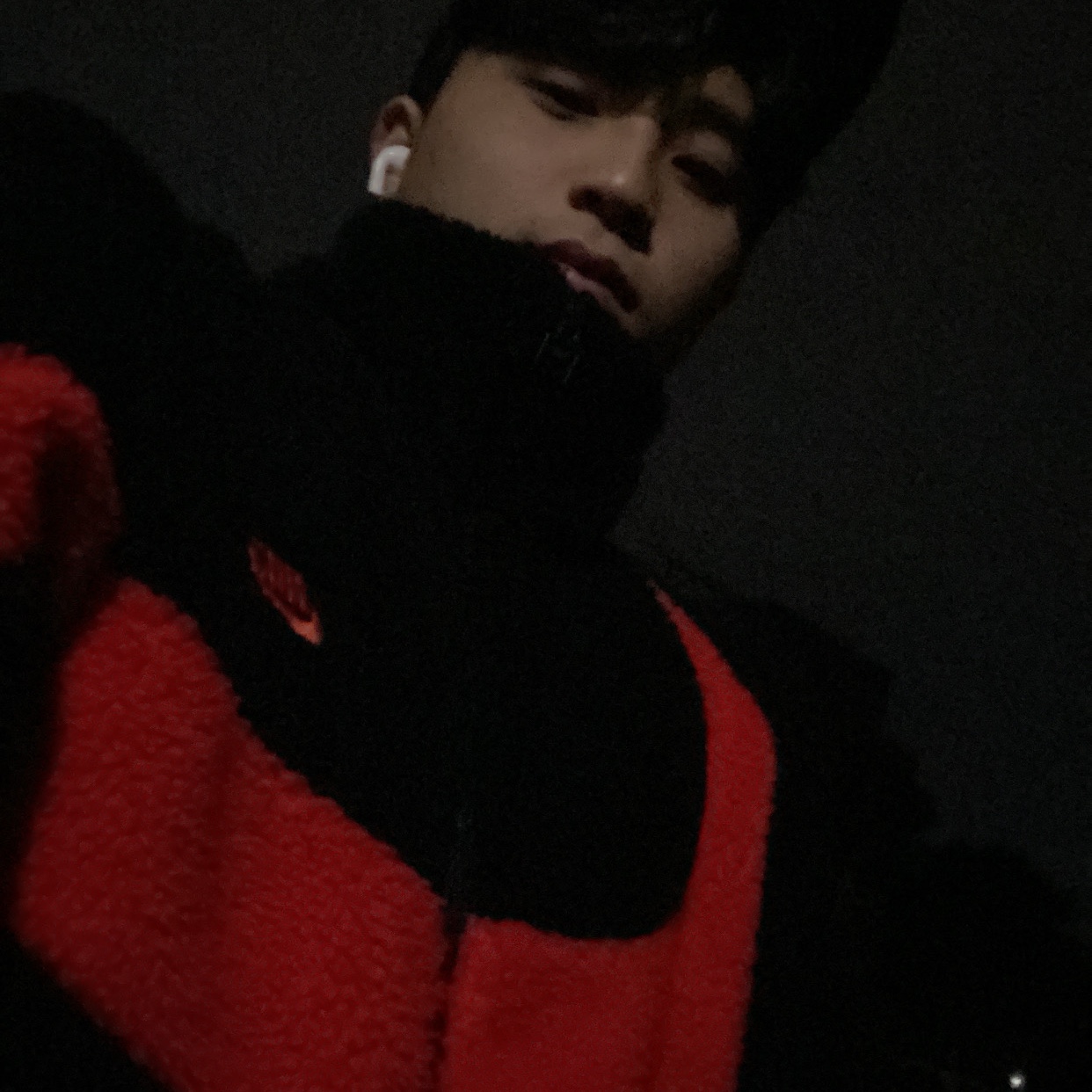 Nike Big Swoosh Full Zip Jacket Black Chili Red, Apple Watch SE 2023 40mm GPS Midnight Aluminium Case with Sport Band S/M Midnight (Korean Ver.) 착용 스타일 - 1