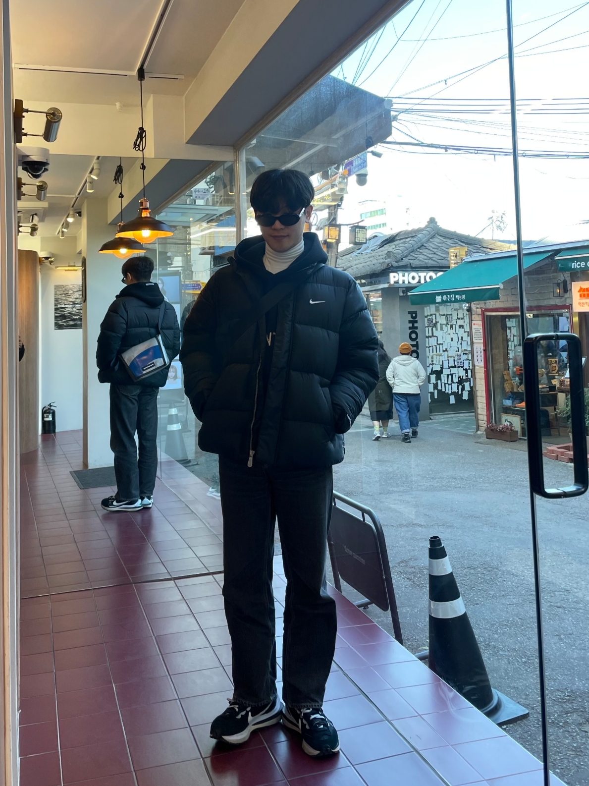 Nike Life Therma-Fit Puffer Jacket Black - Asia, Nike x Sacai VaporWaffle Black White 착용 스타일
