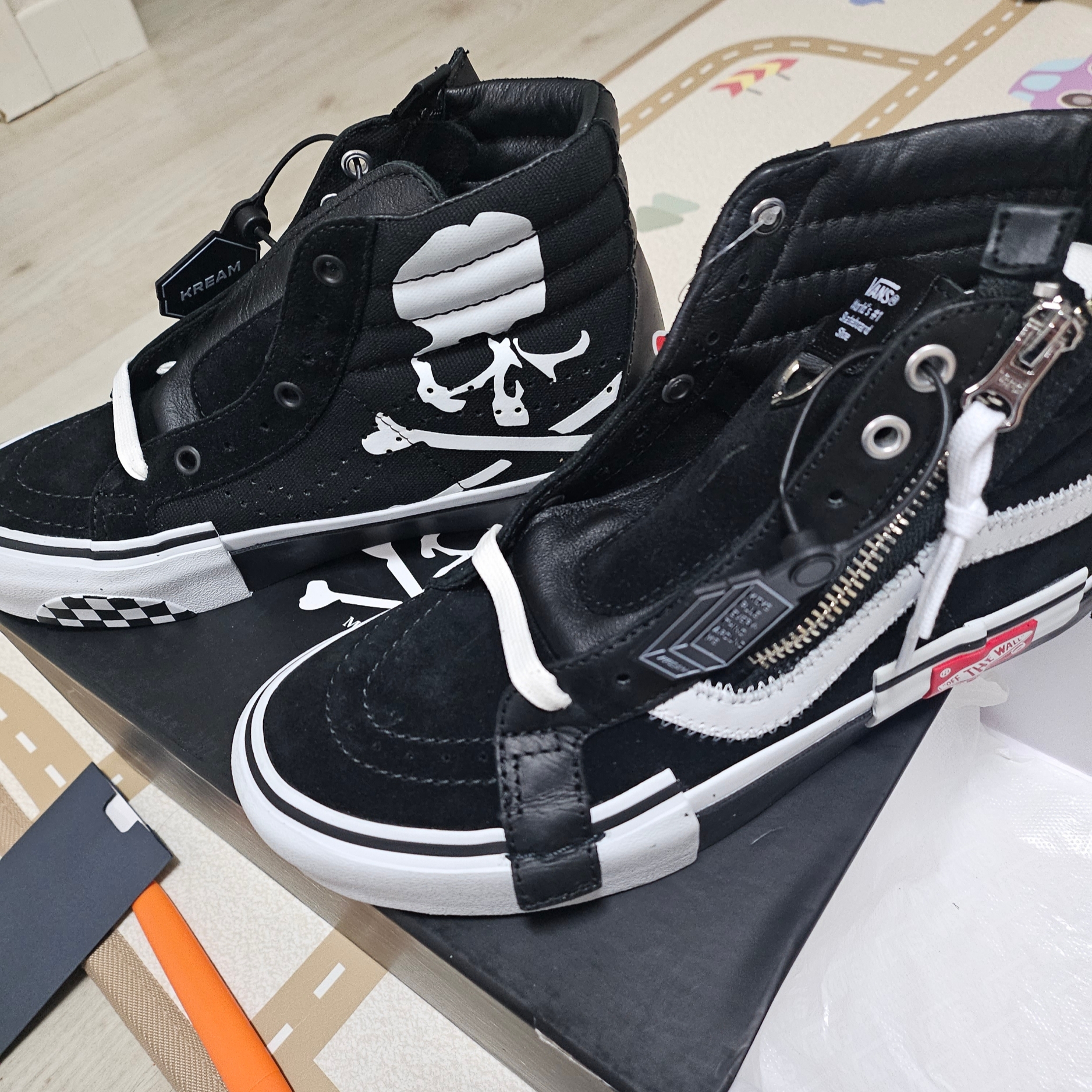 Vans Vault x Mastermind x END. Sk8-Hi Cap LX Black 착용 스타일 - 1
