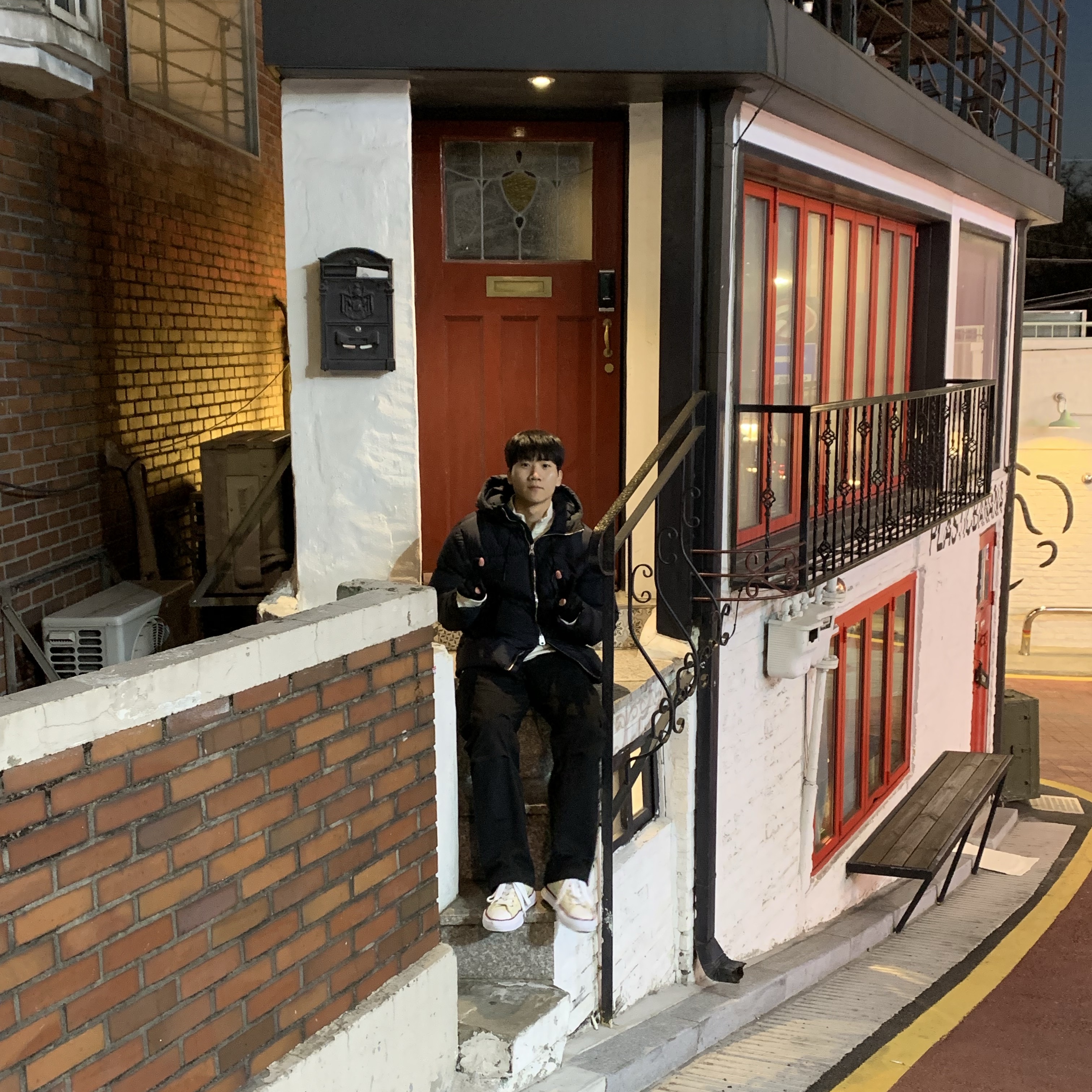Maison Mihara Yasuhiro Peterson OG Sole Canvas Low-top Sneakers Natural, Ignota Core:5 Washed Cargo Pants Black 착용 스타일 - 2