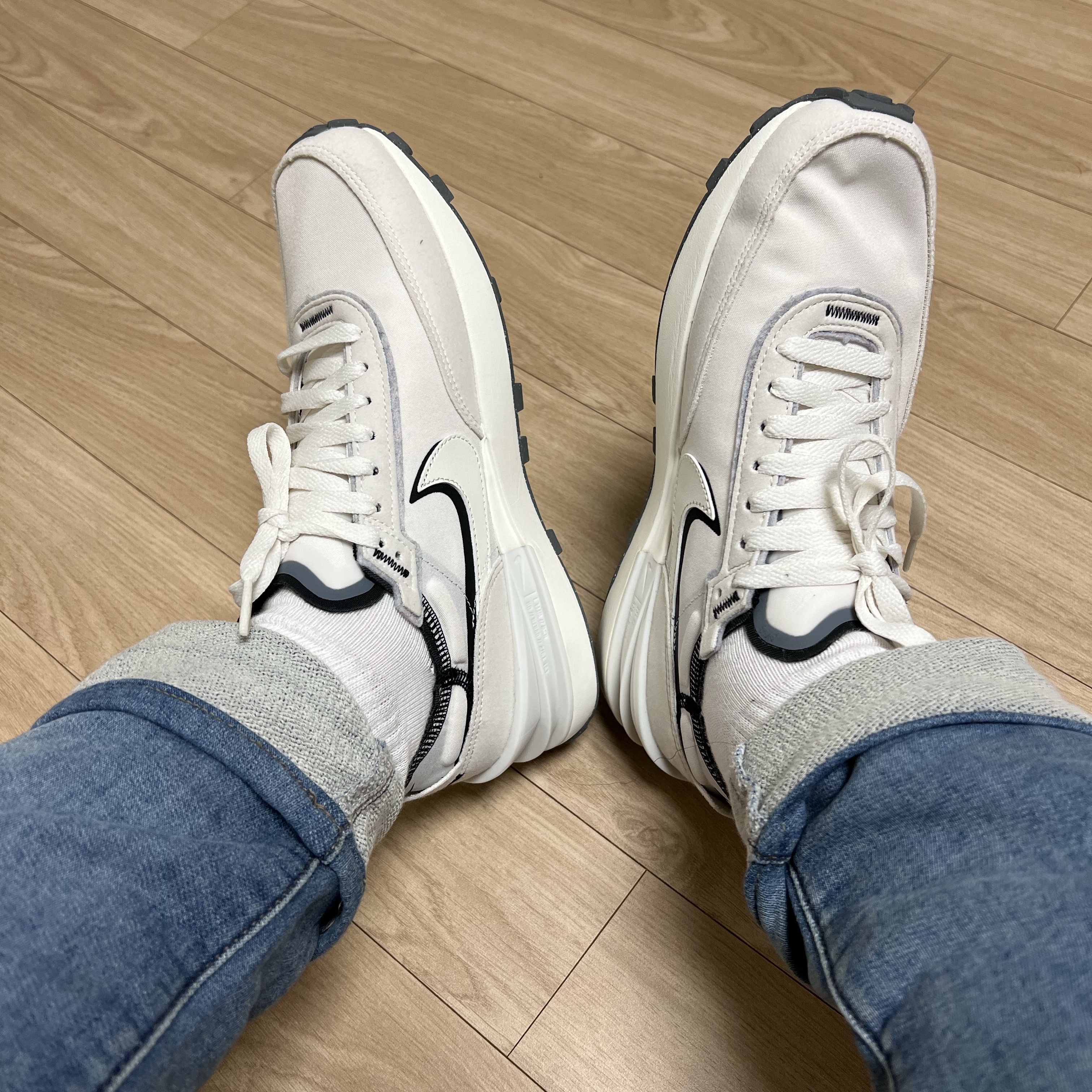 Nike Waffle One SE Phantom 착용 스타일