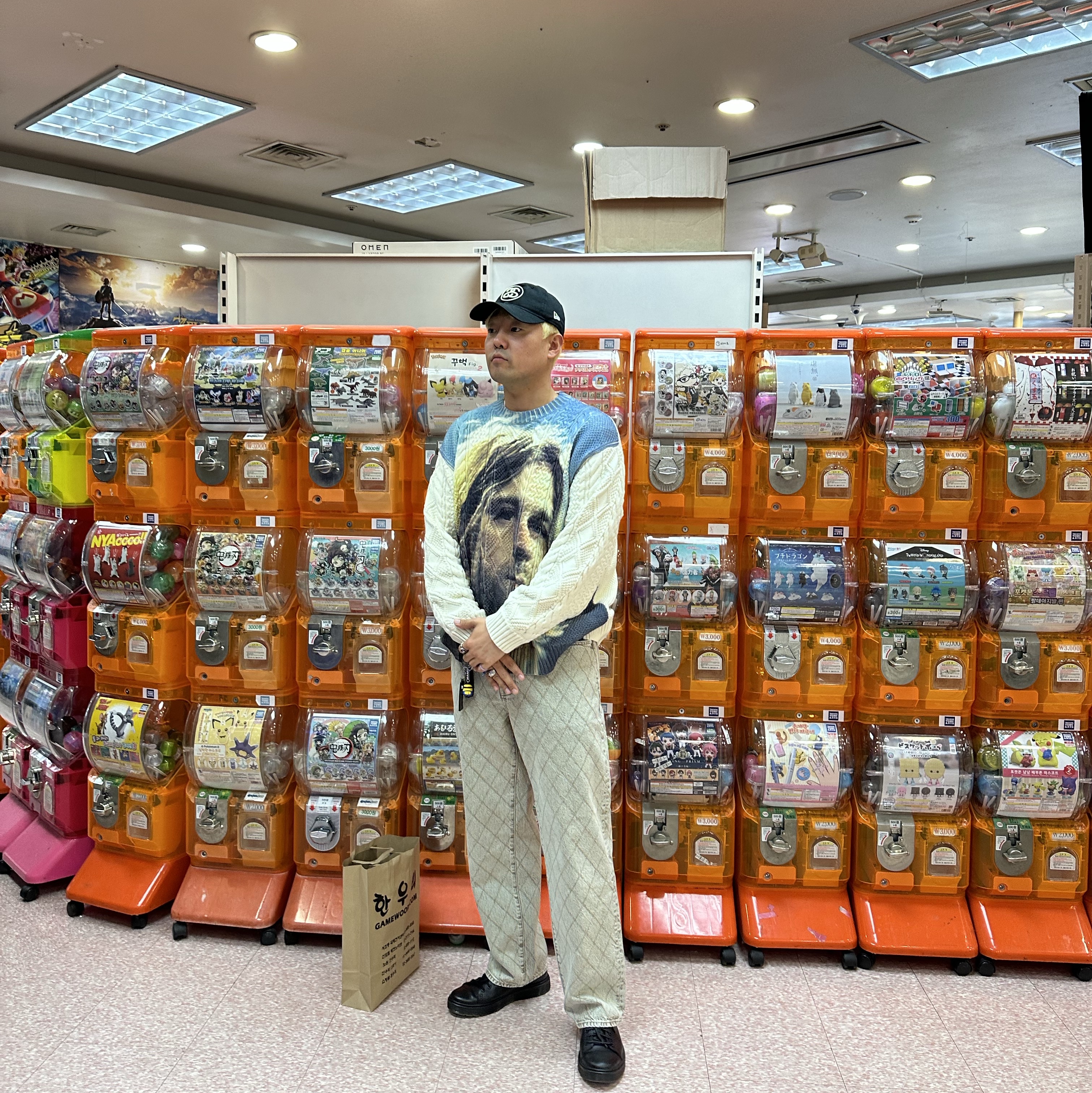 Stussy SS Link 9Twenty Cap Black, Supreme Kurt Cobain Sweater White - 23SS 착용 스타일 - 2