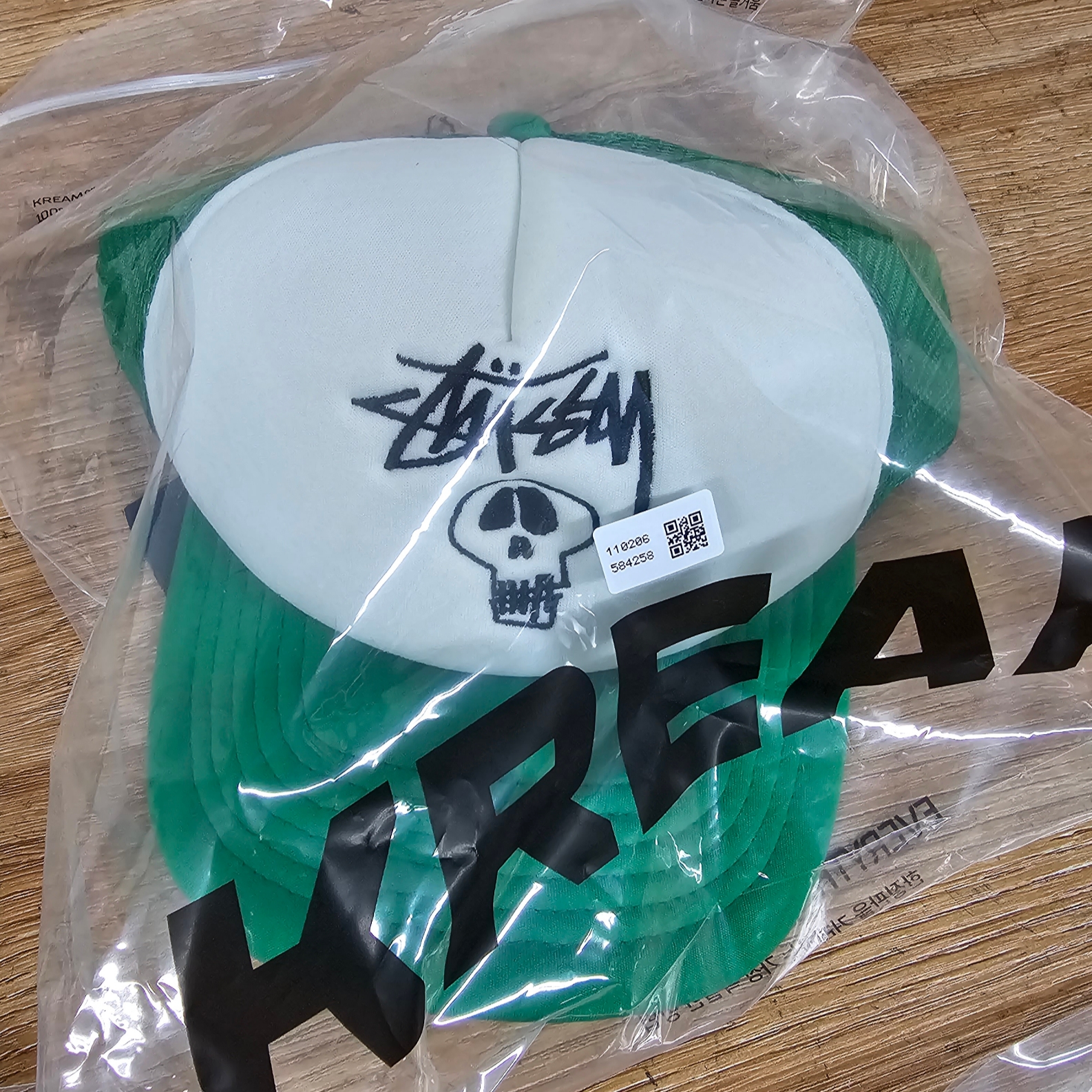 Stussy Skull Mesh Trucker Cap Green 착용 스타일