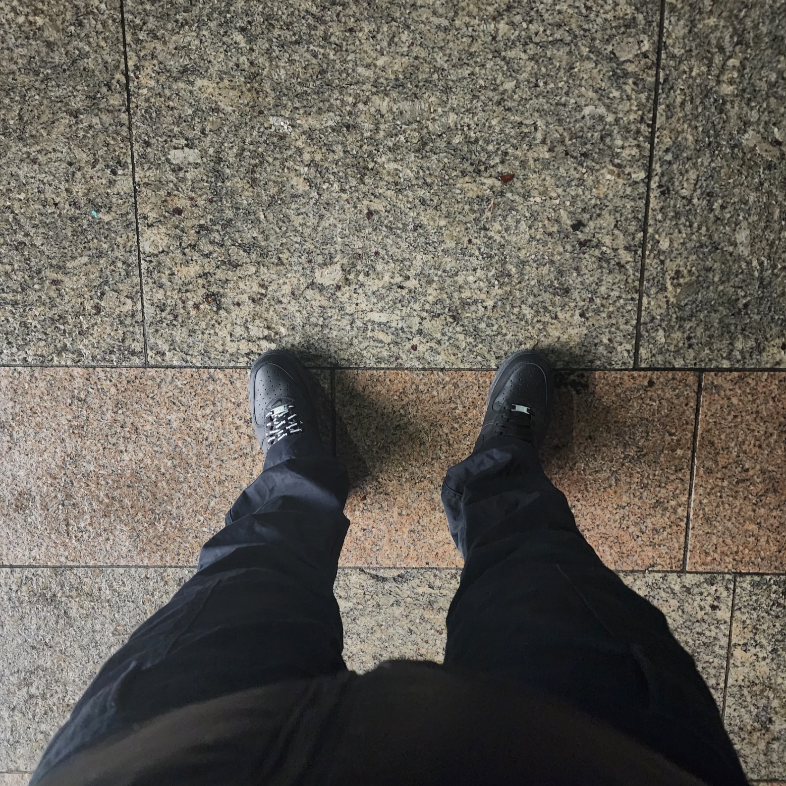 Nike x Supreme Air Force 1 Low Black 착용 스타일 - 1