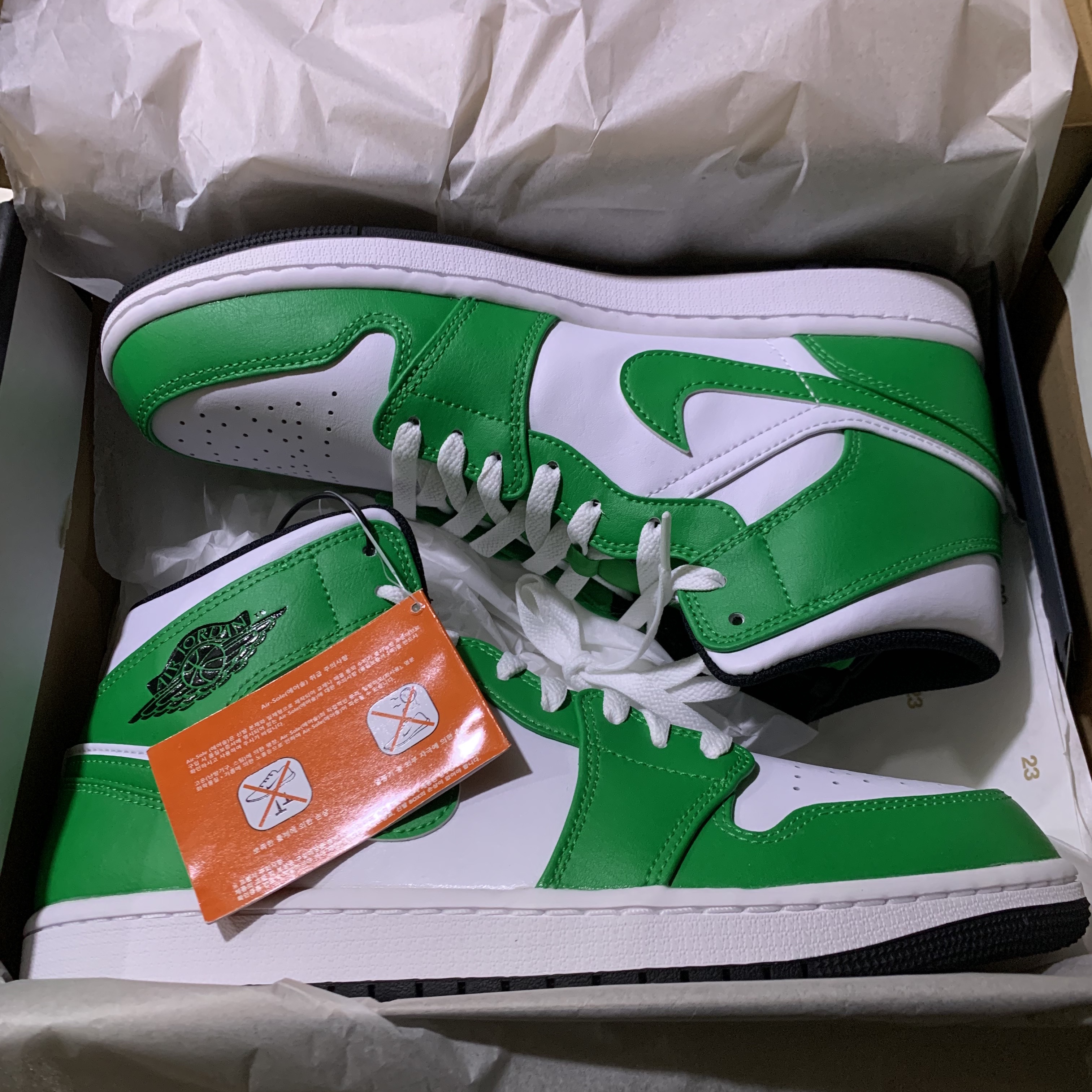 Jordan 1 Mid Lucky Green 착용 스타일 - 2