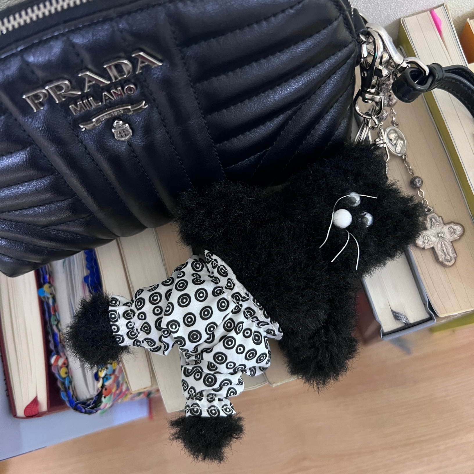Monamhee x 10 Corso Como Bianco Keyring Black 착용 스타일 - 2